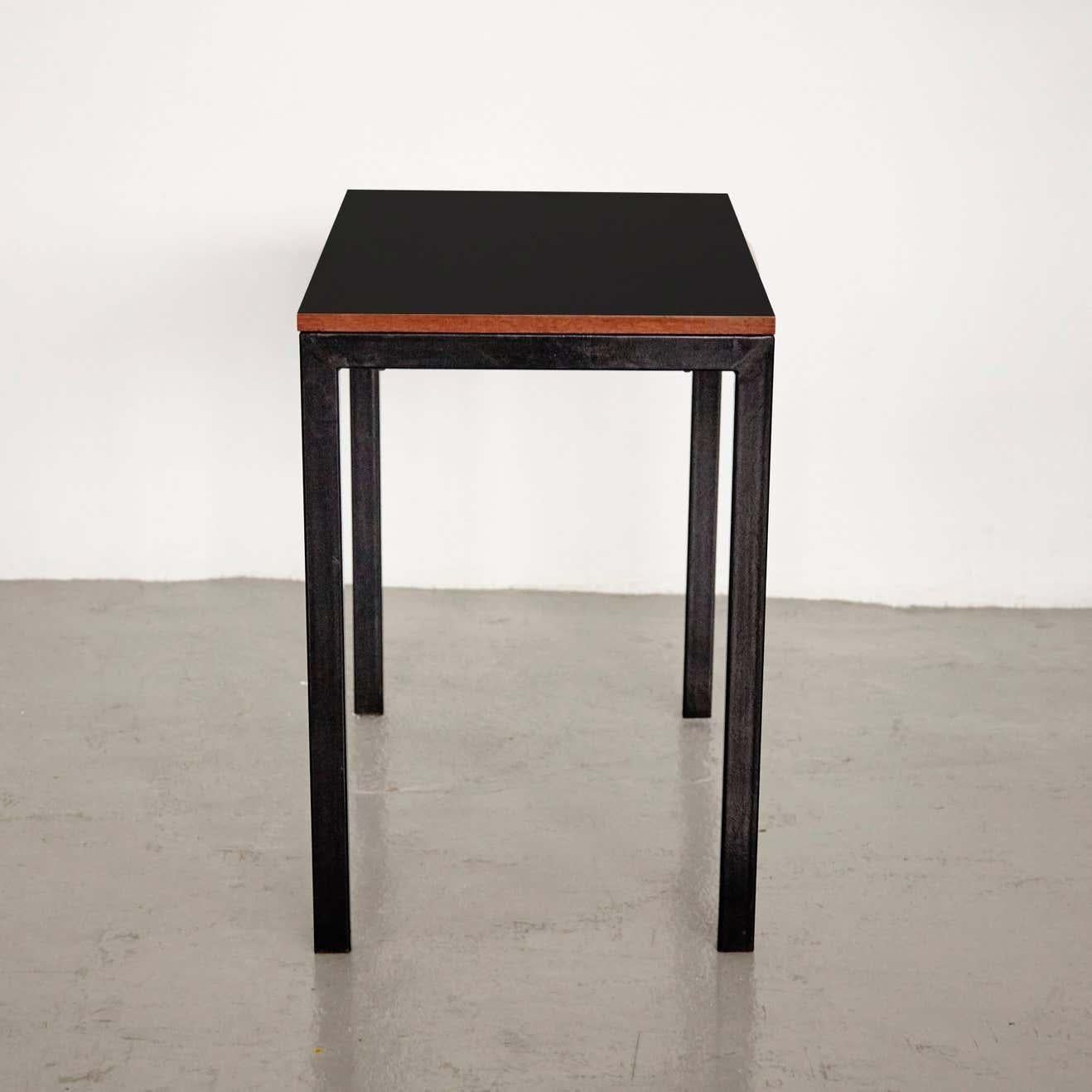 Consola de metal negro y fórmica Charlotte Perriand para Cite Cansado, circa 1950 Madera en venta