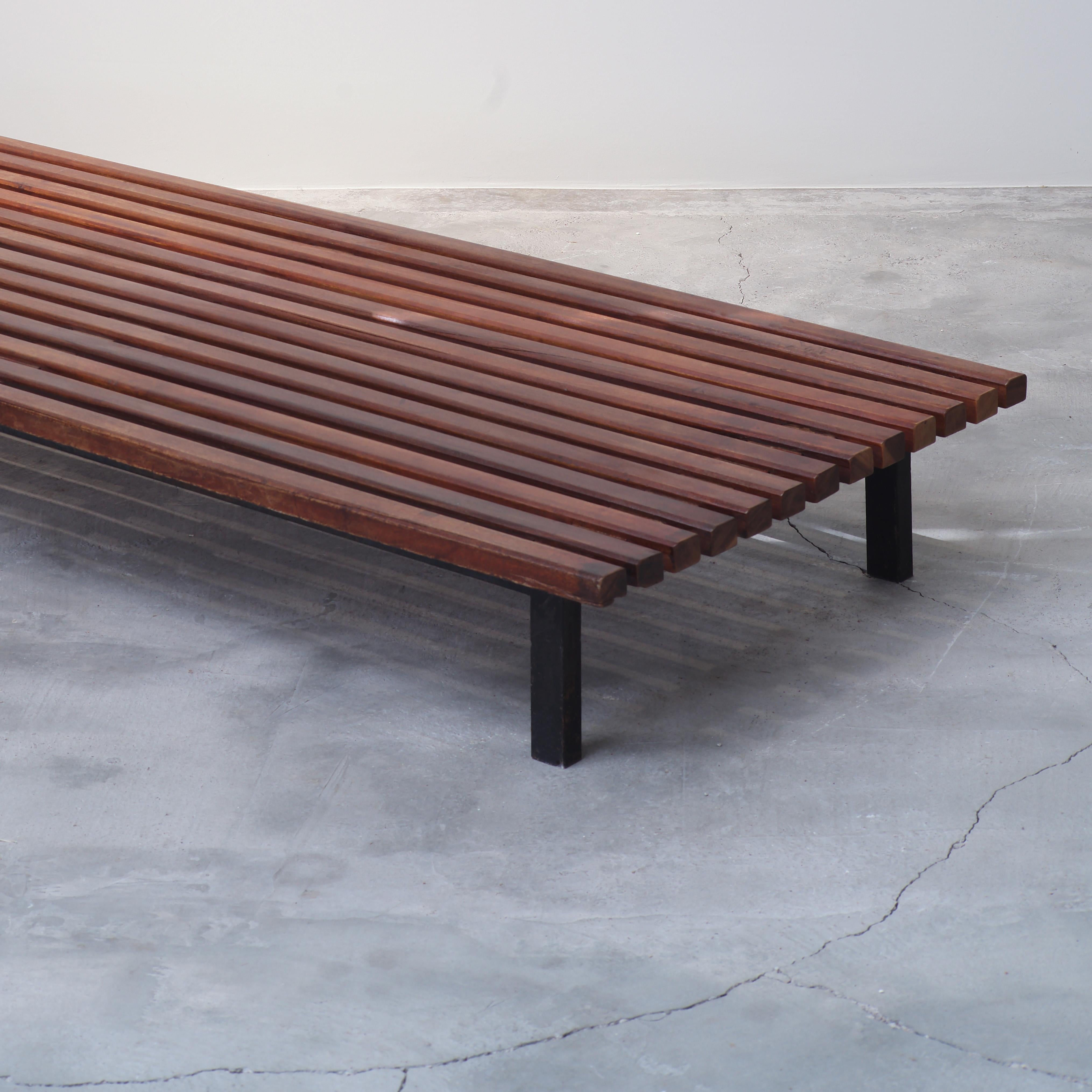 Milieu du XXe siècle Banc Cansado de Charlotte Perriand / The Moderns Modernity Paris, 1958 en vente