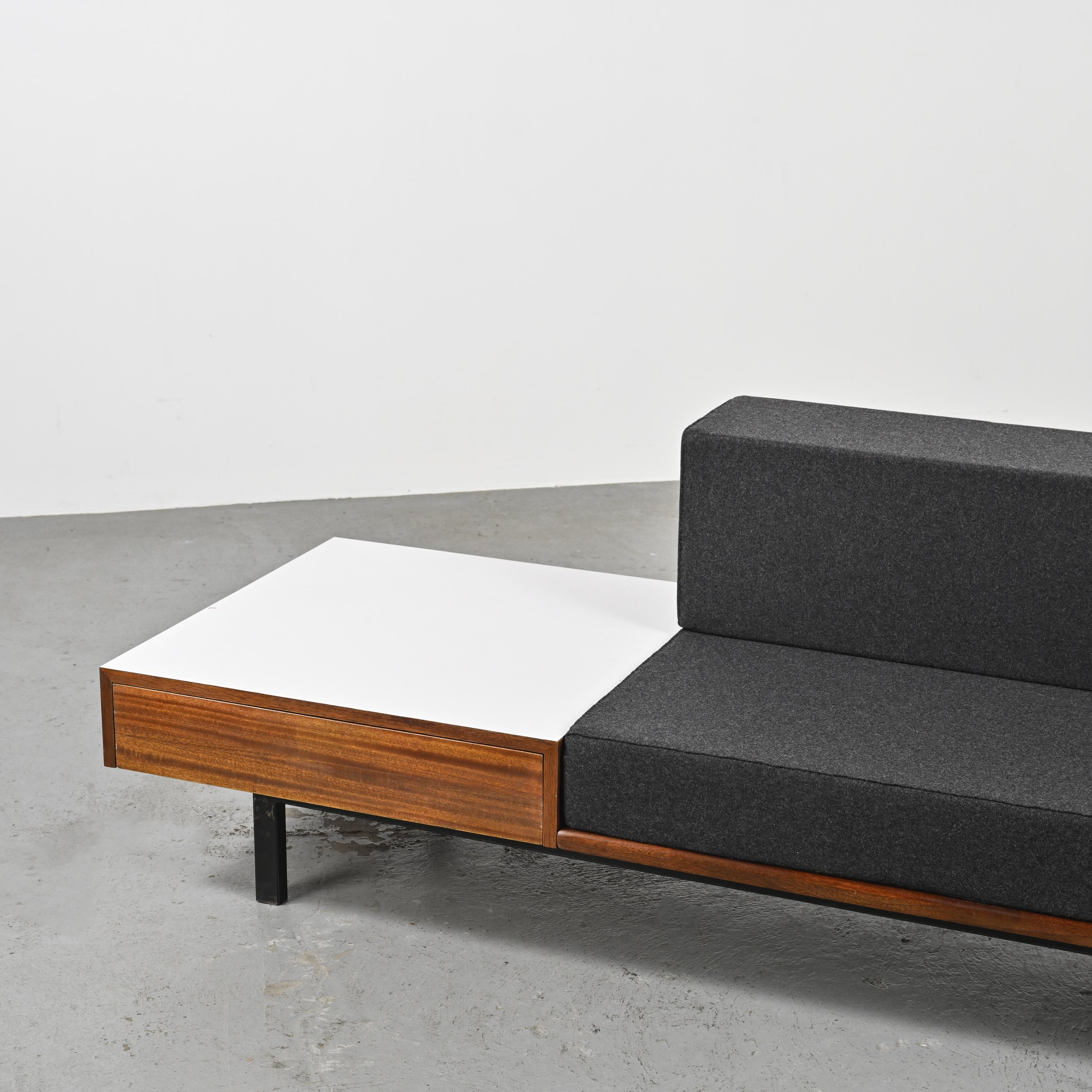Mid-Century Modern Charlotte Perriand Banc Cansado avec tiroir Steph Simon