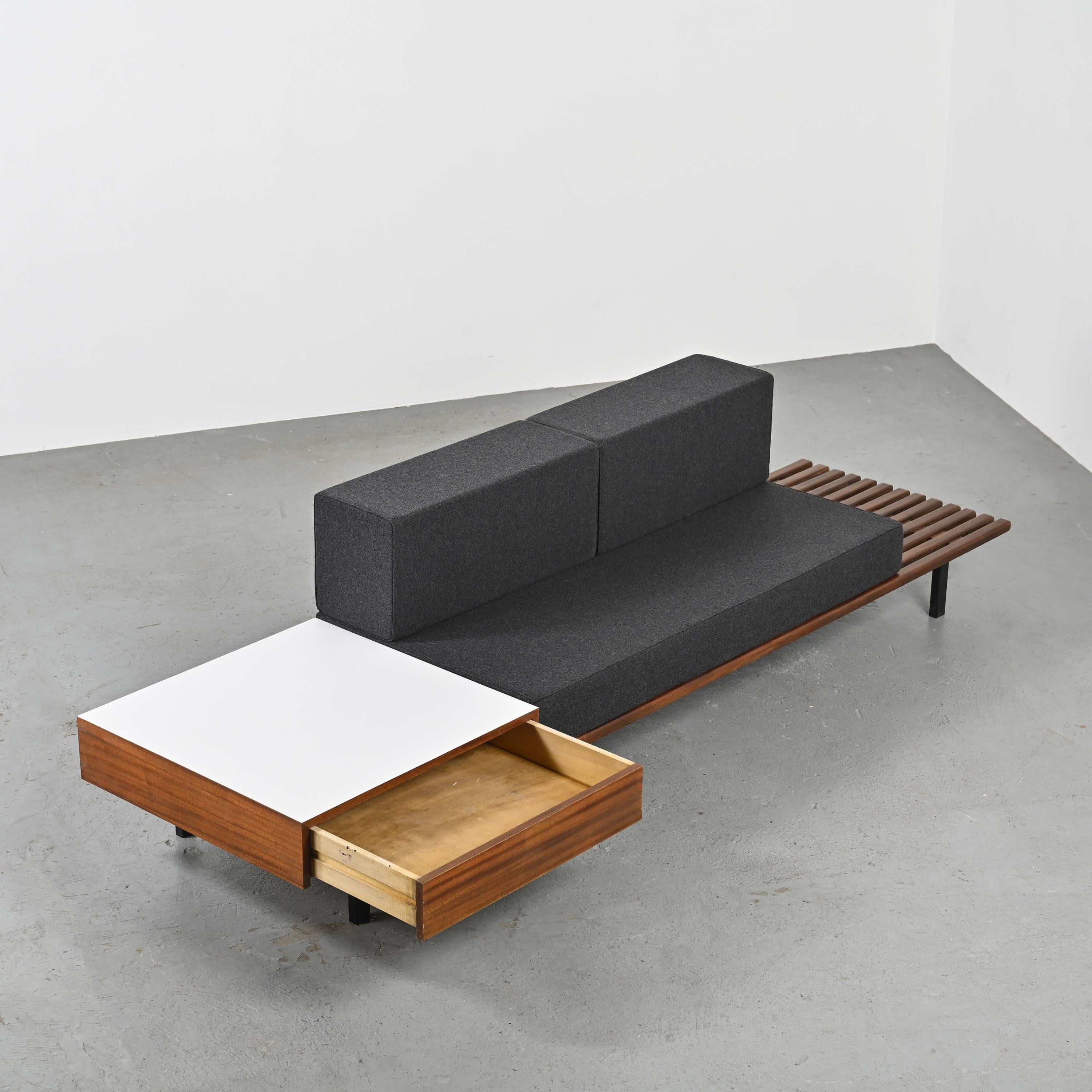 Bois Charlotte Perriand Banc Cansado avec tiroir Steph Simon