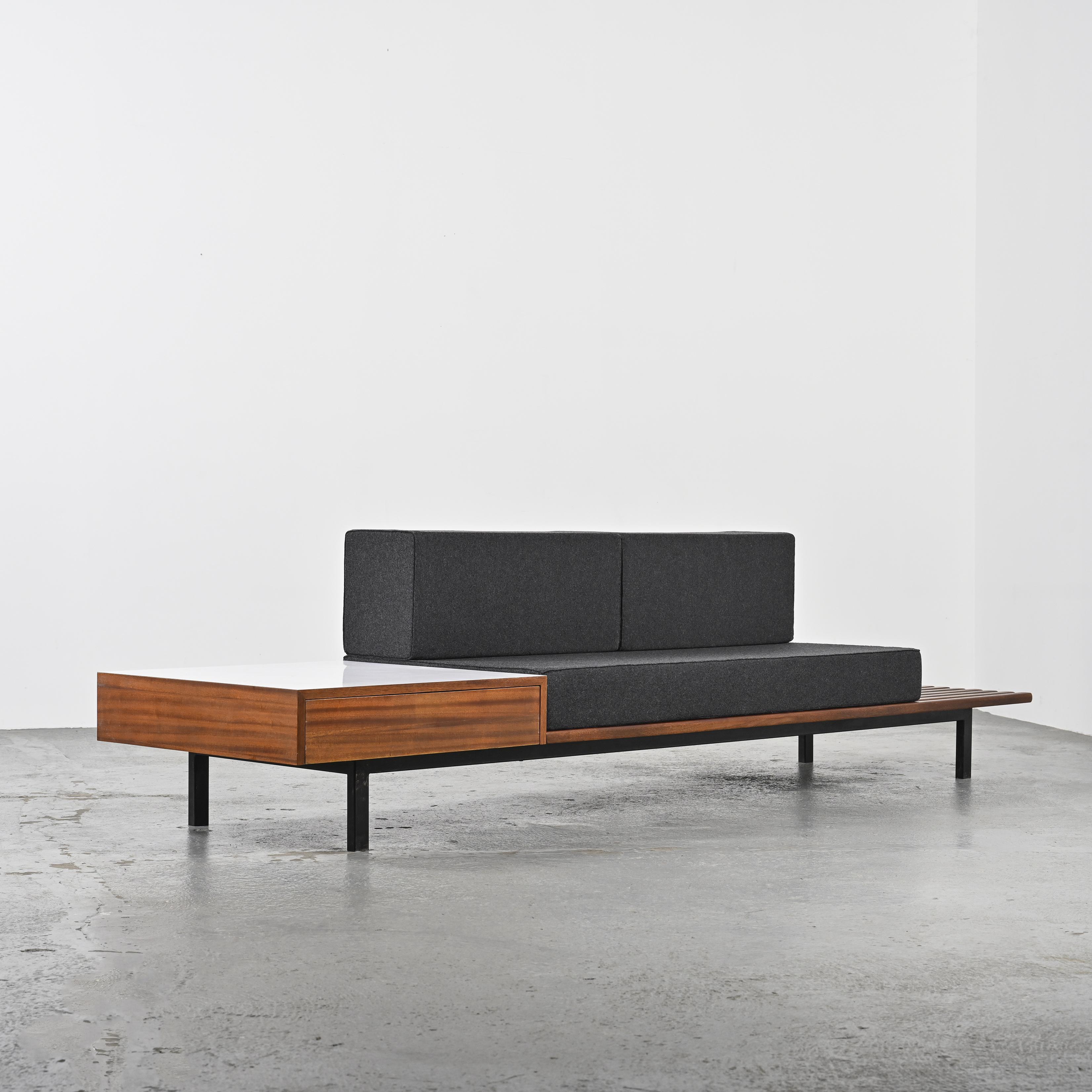 Charlotte Perriand Banc Cansado avec tiroir Steph Simon 1