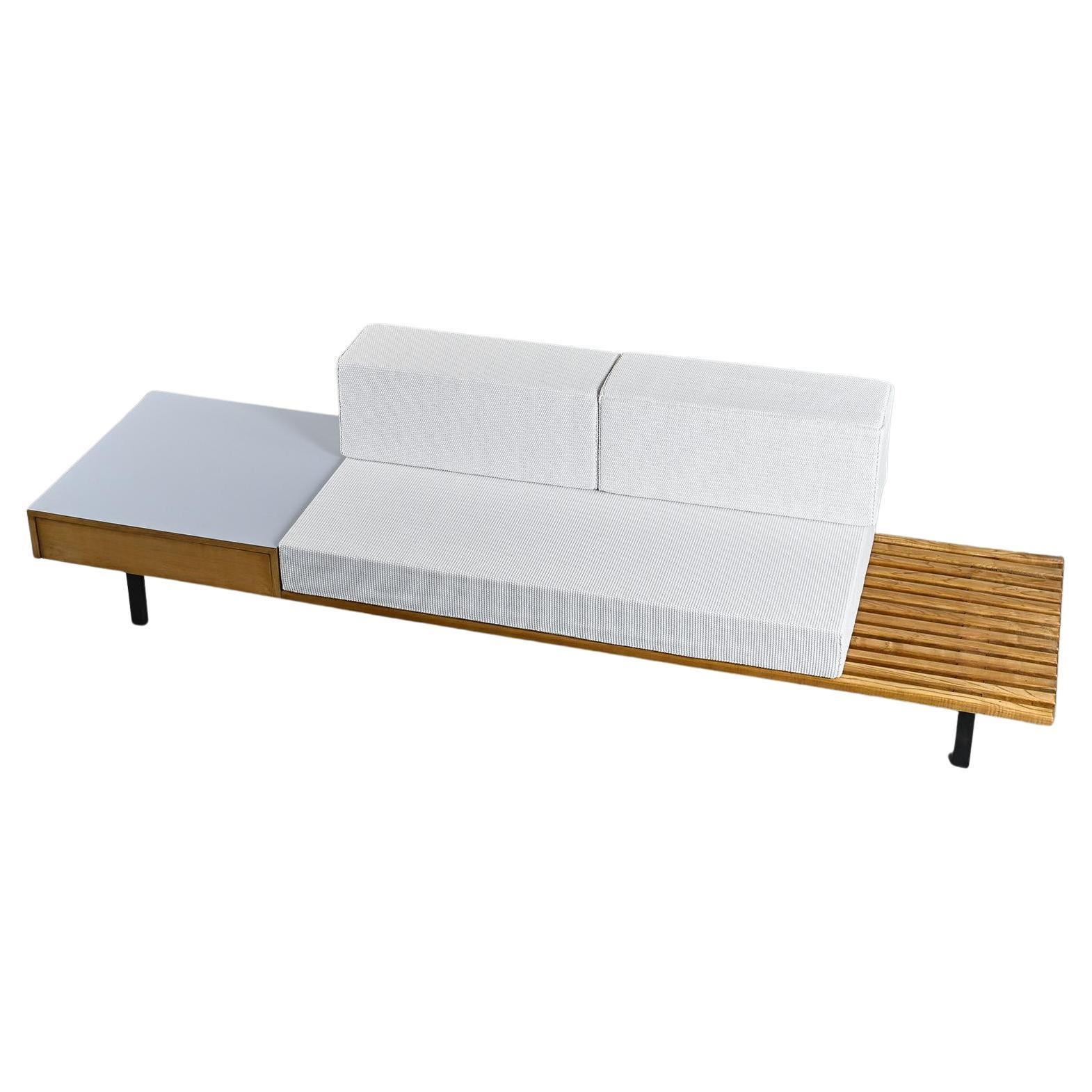 Banquette à caisson en frêne Charlotte Perriand