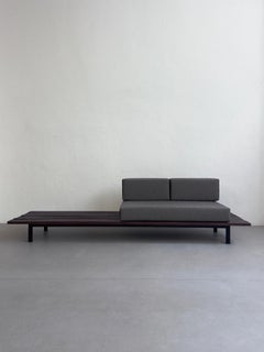 Banco Cansado Charlotte Perriand, Madera y metal, Moderno de mediados de siglo, circa 1950