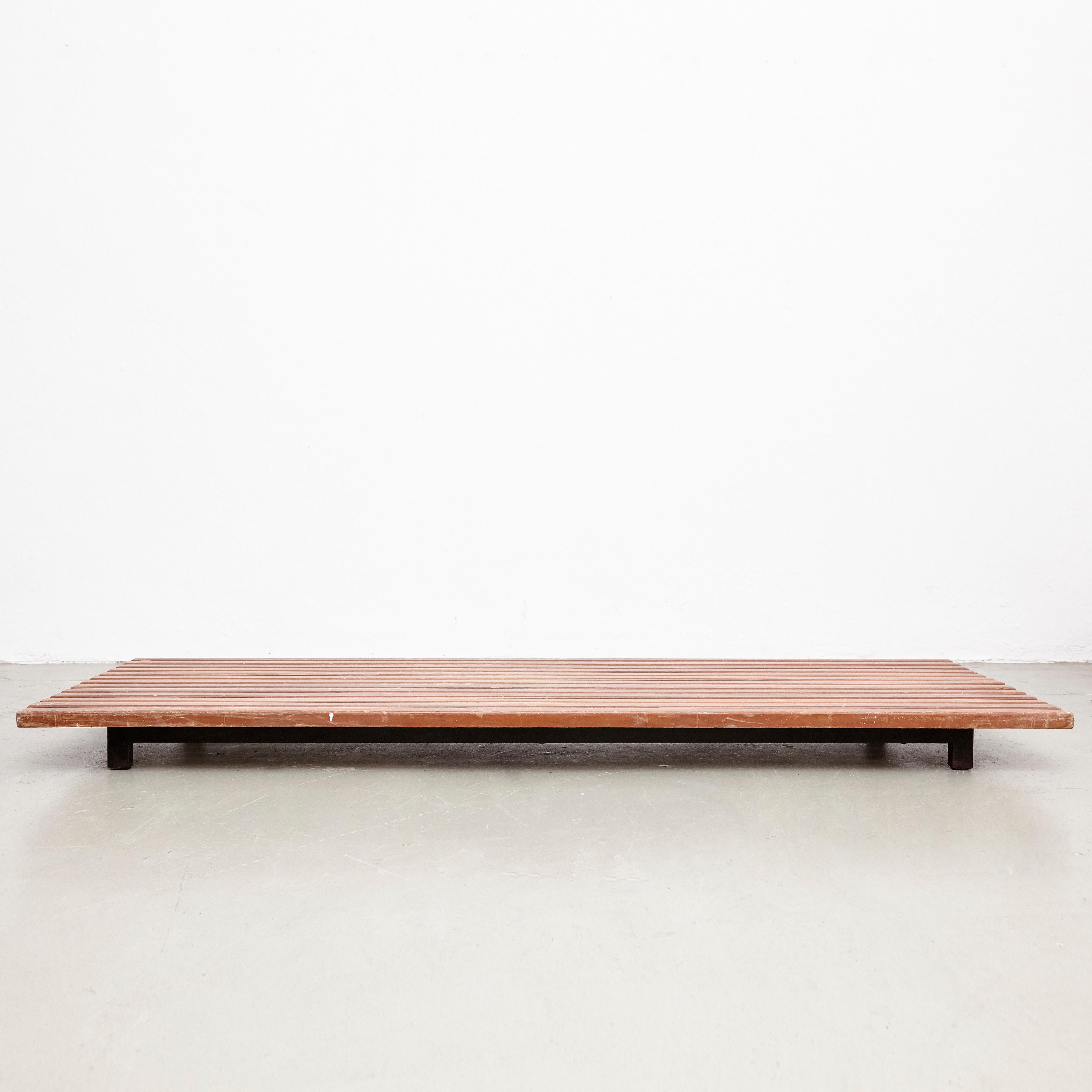 Low bench designed by Charlotte Perriand, circa 1950.
Manufactured by Steph Simon (France), circa 1950.
Wood, lacquered metal frame and legs.

Provenance: Cansado, Mauritania (Africa).

In original condition, with minor wear consistent with
