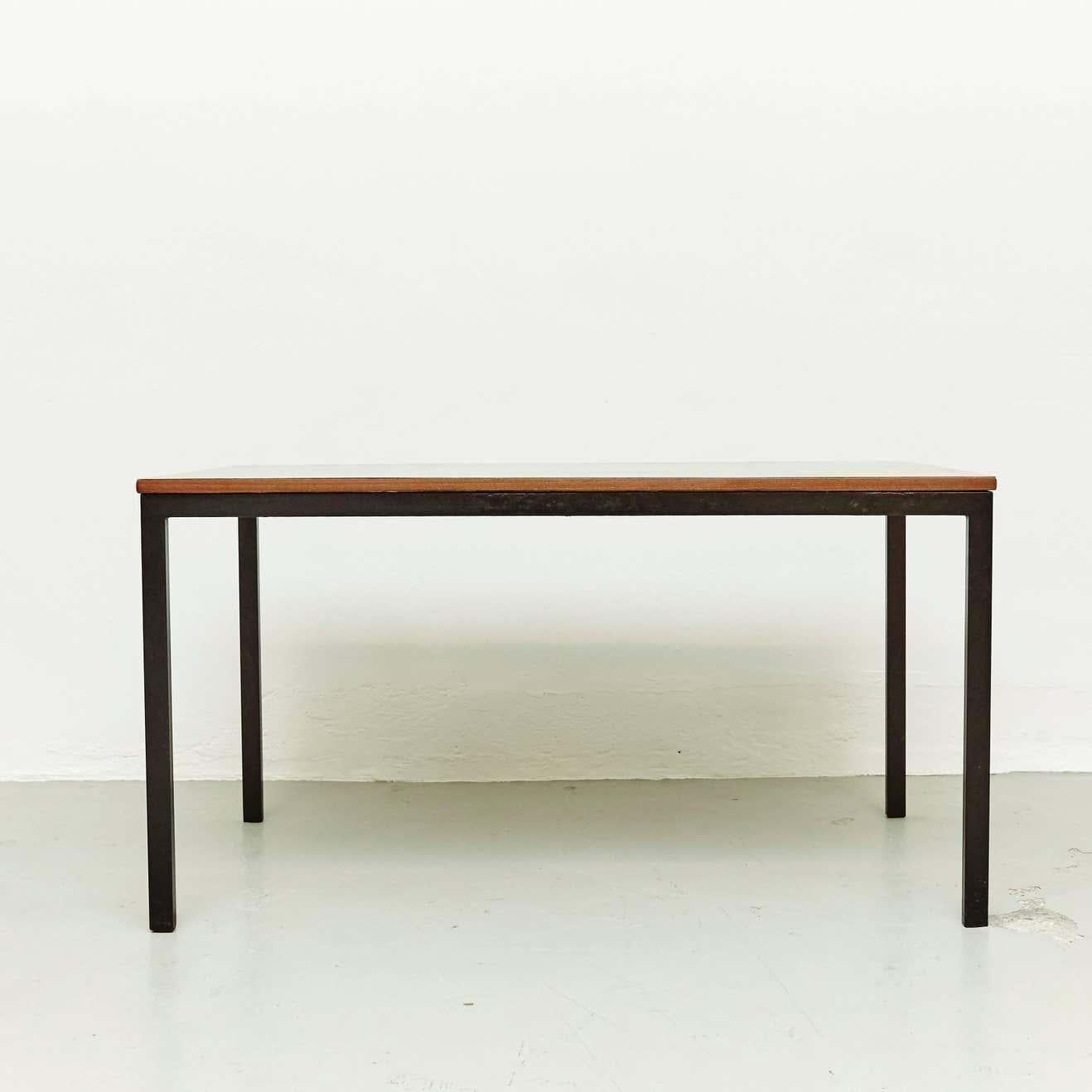 Charlotte Perriand Cansado Gray Formica Tisch, um 1950 (Moderne der Mitte des Jahrhunderts) im Angebot