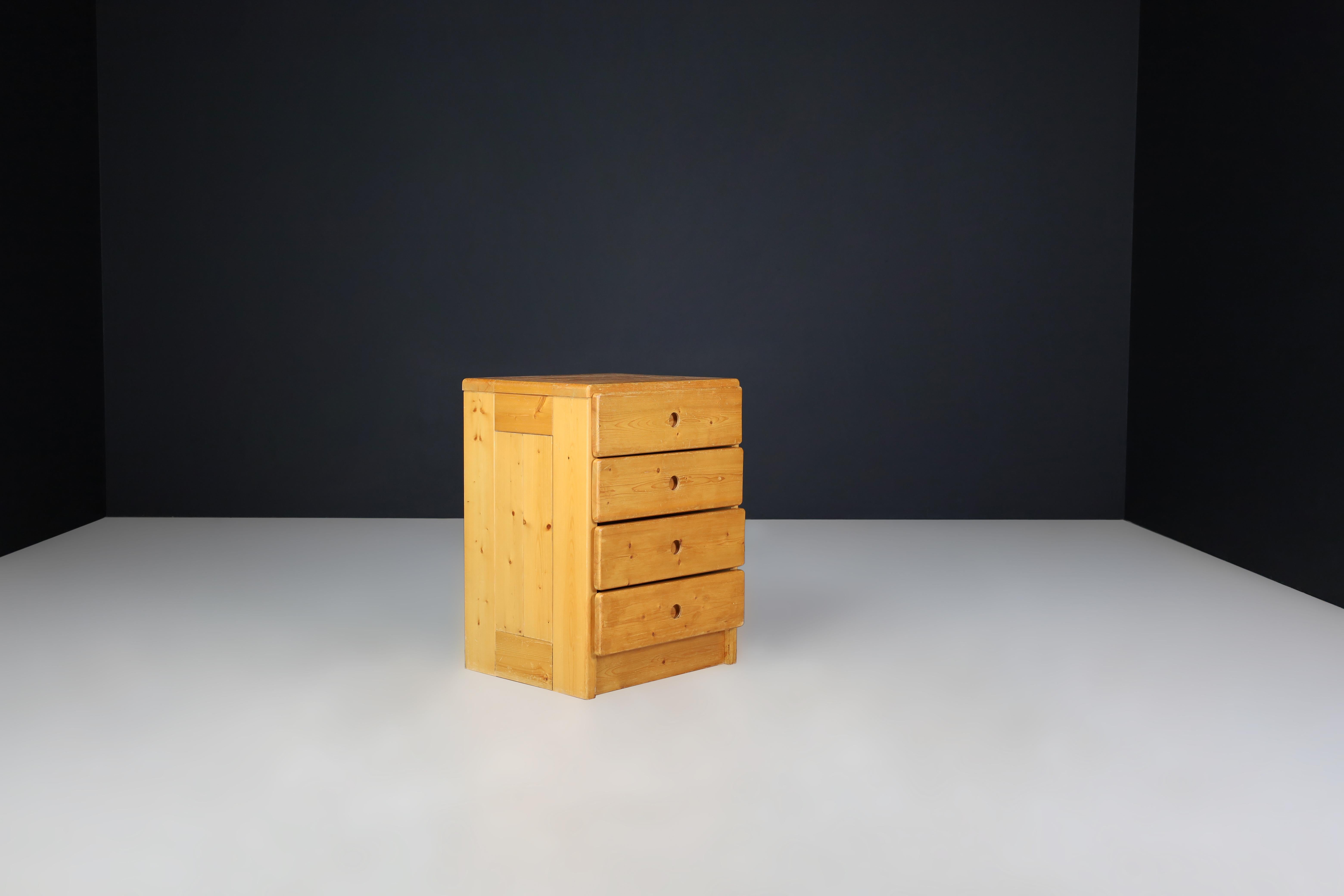 Charlotte Perriand Chest of Drawers for Les Arcs, France 1960s

This is a description of a pine chest of drawers that was designed by Charlotte Perriand for Les Arcs in the 1960s. The chest features four pull-out drawers and is made of solid pine.
