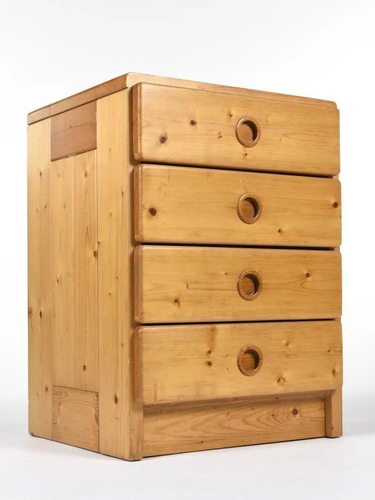 Charlotte Perriand (attributed to), a chest of drawers in solid pine, circular handles, LES ARCS circa 1960
chest of drawers : 71 x 50 x 46 cm.
  
  