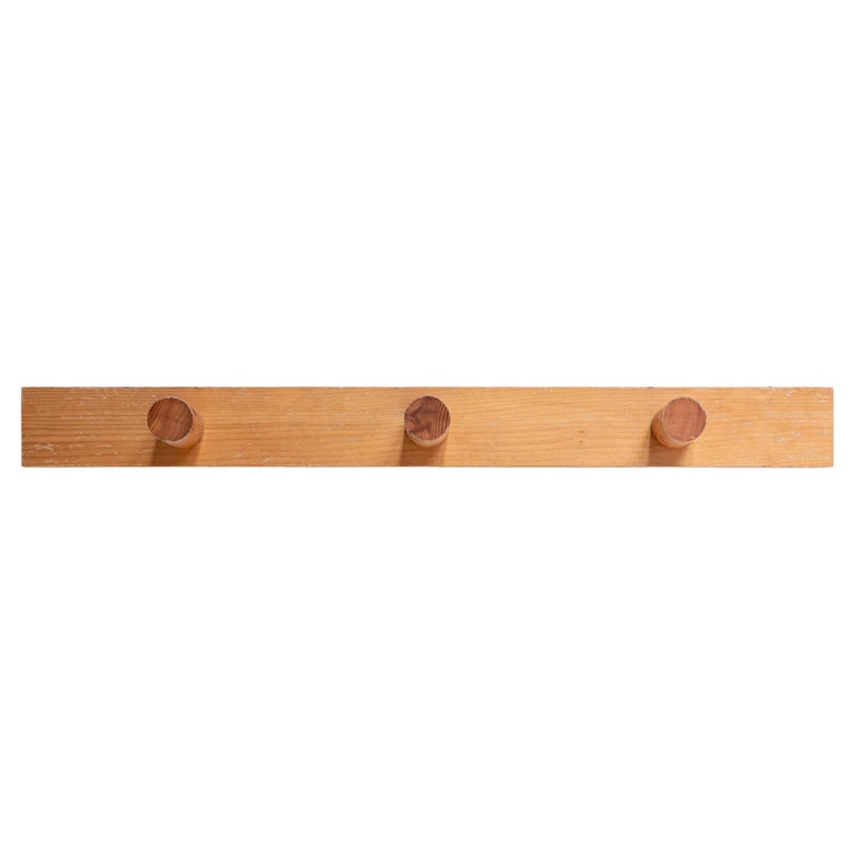 https://a.1stdibscdn.com/charlotte-perriand-coat-rack-with-three-hooks-for-les-arcs-pinewood-1970s-for-sale/f_26143/f_347979221686968907037/f_34797922_1686968907597_bg_processed.jpg?width=768