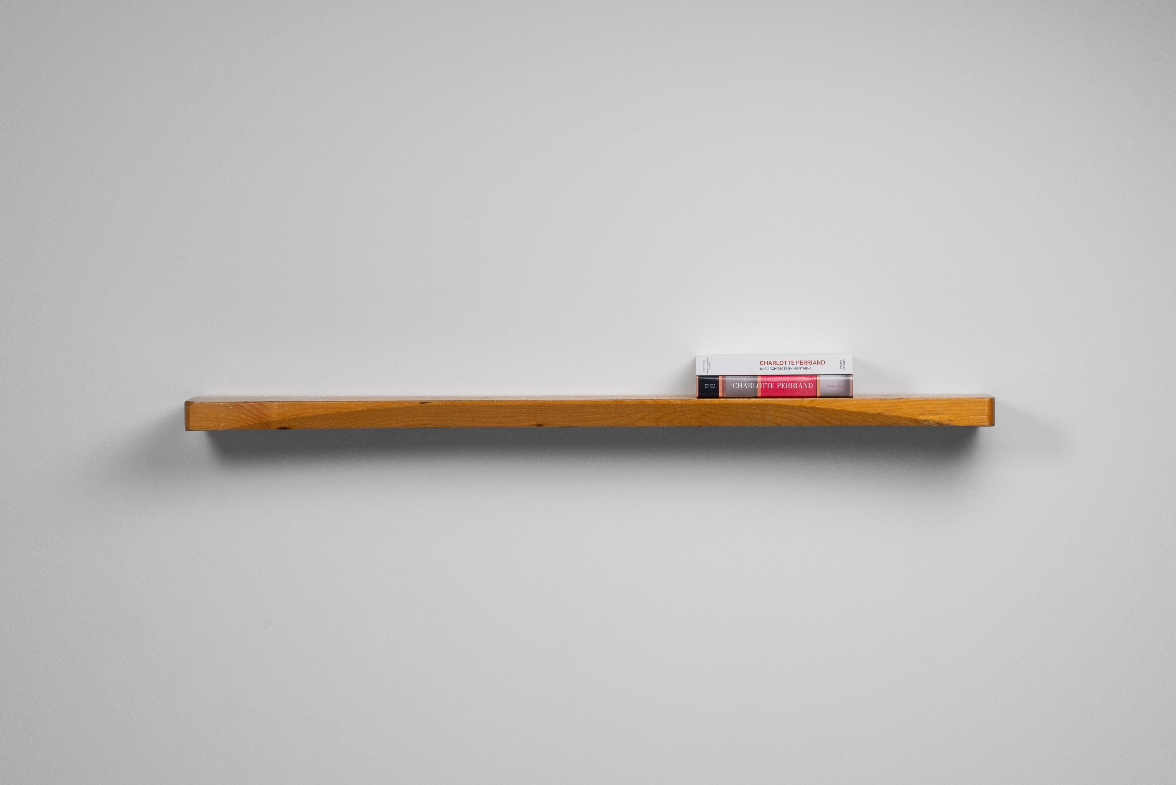 Charlotte Perriand counter top for Les Arcs 2000 France 1973 (Kiefernholz) im Angebot