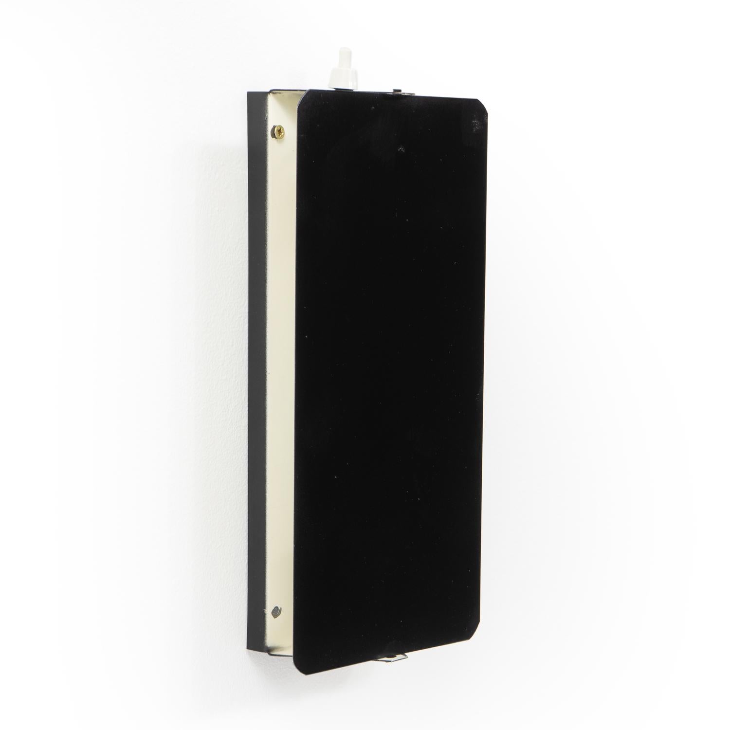 Modello grande - Condit. originale

Si tratta di una lampada da parete CP1 singola, di grande formato, disegnata da Charlotte Perriand per Steph Simon all'inizio degli anni '60. 

Originariamente concepita per la stazione sciistica di Les Arcs, la