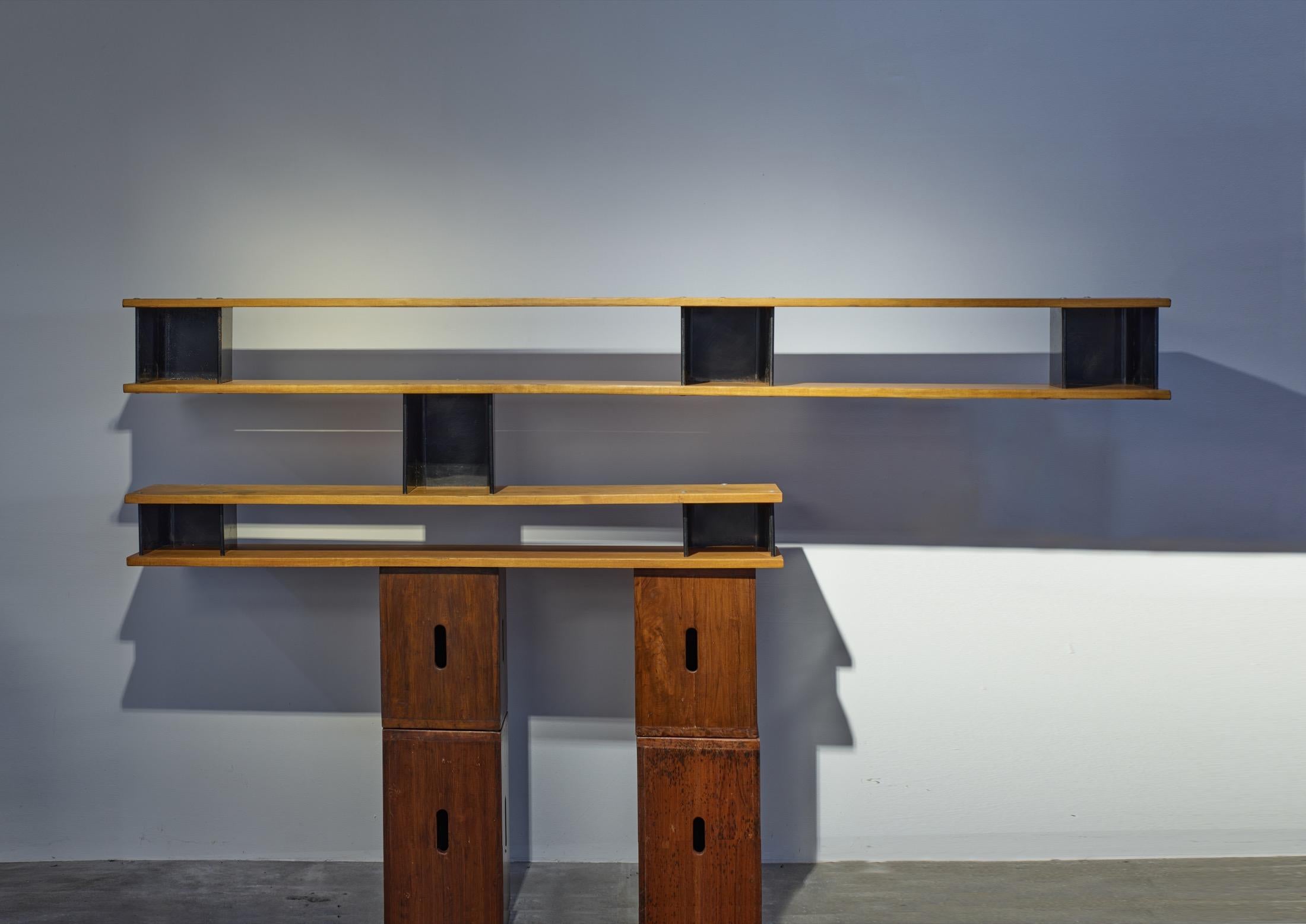 The relationship between the partitions ensures a balanced composition. The careful alignment and proportions create an equilibrium, giving a sense of coherent design. Both tension and harmony create a unity. That is a one-of-a-kind piece – unique