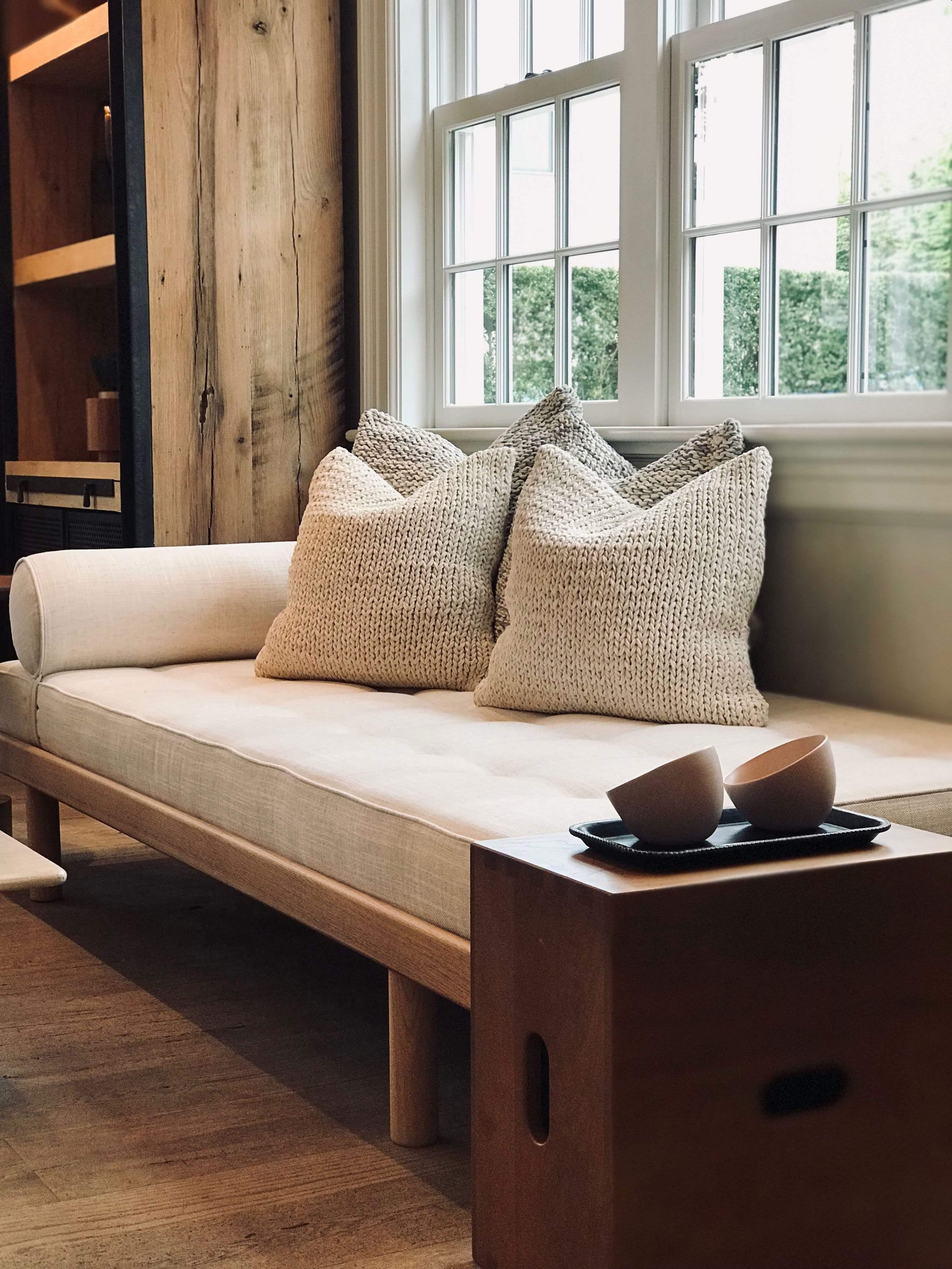 Italiano Letto da giorno Charlotte Perriand con struttura in Oak Oak naturale di Cassina in vendita