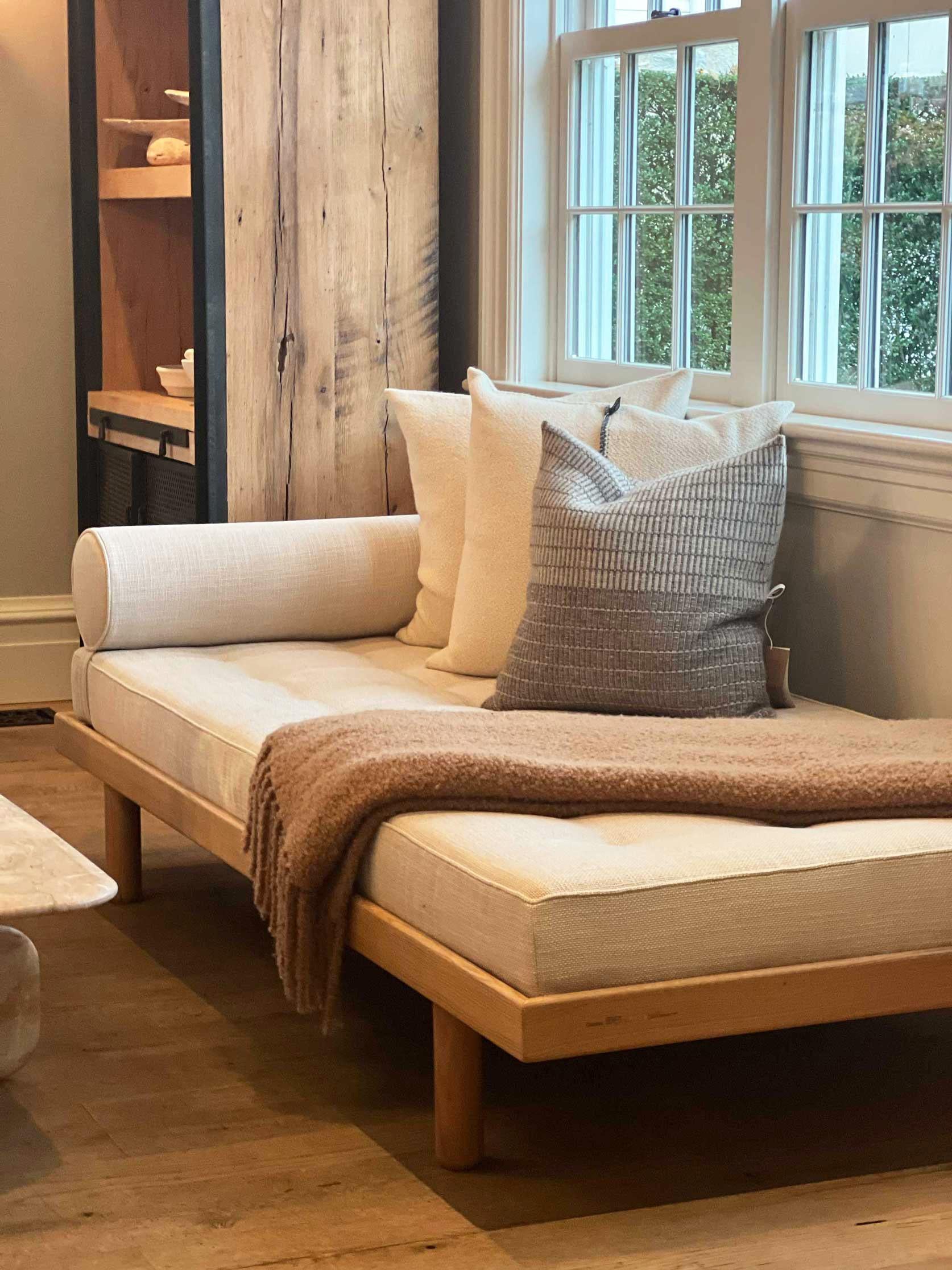Letto da giorno Charlotte Perriand con struttura in Oak Oak naturale di Cassina In condizioni Nuovo in vendita a Sag Harbor, NY