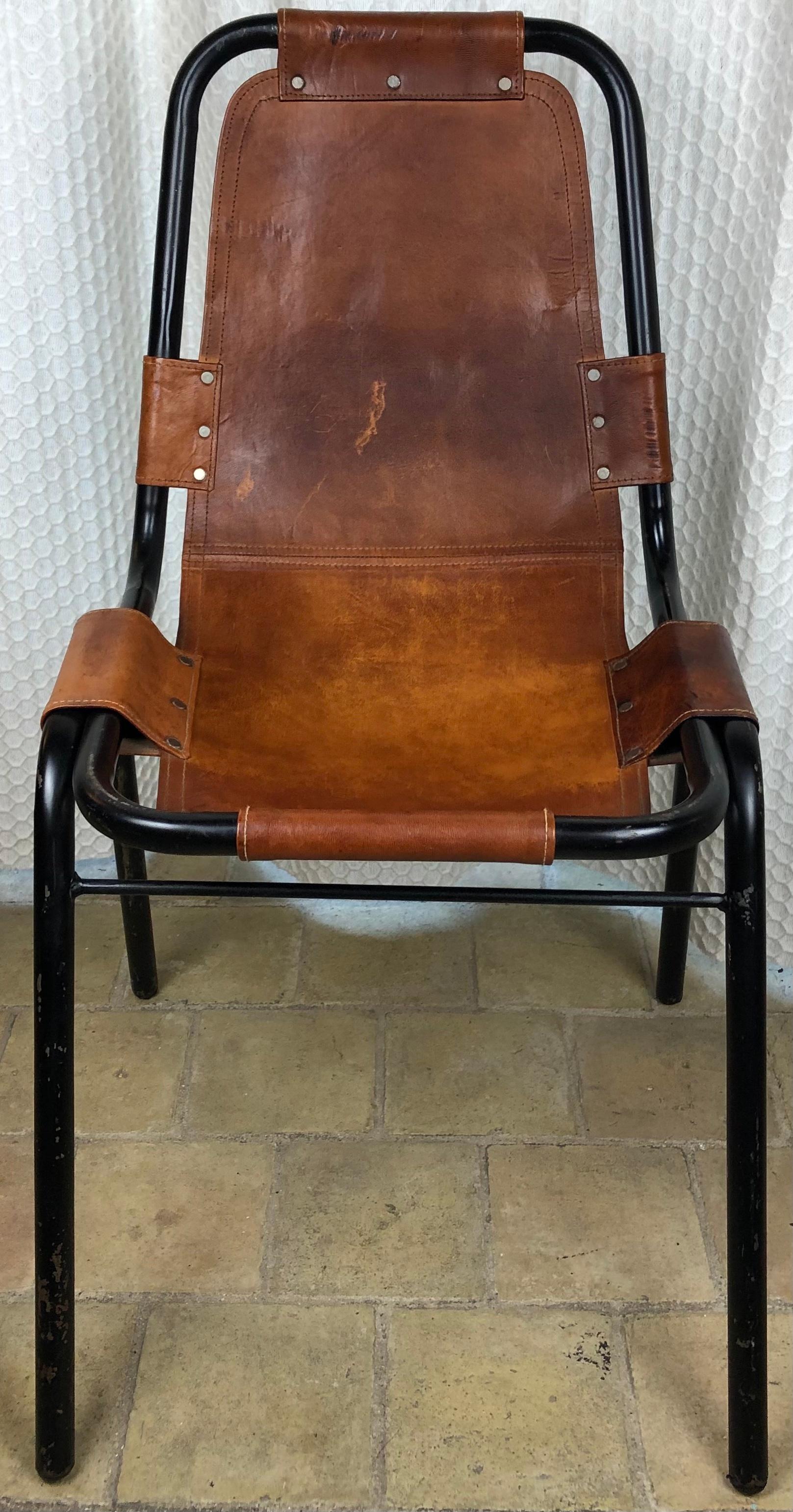 20ième siècle Charlotte Perriand ensemble de 13 chaises de salle à manger pour la station de ski Les Arcs, France