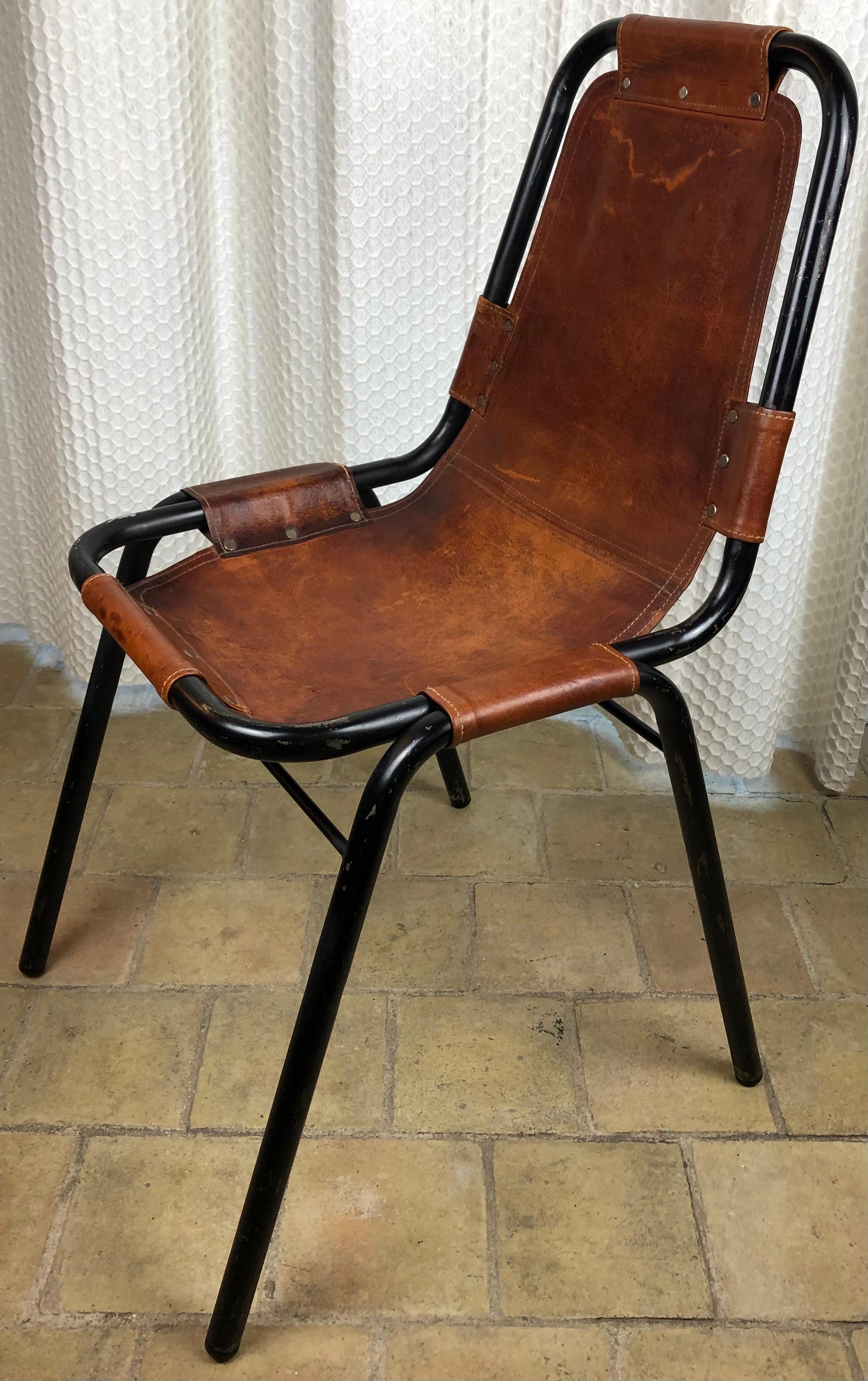 Charlotte Perriand ensemble de 13 chaises de salle à manger pour la station de ski Les Arcs, France 5