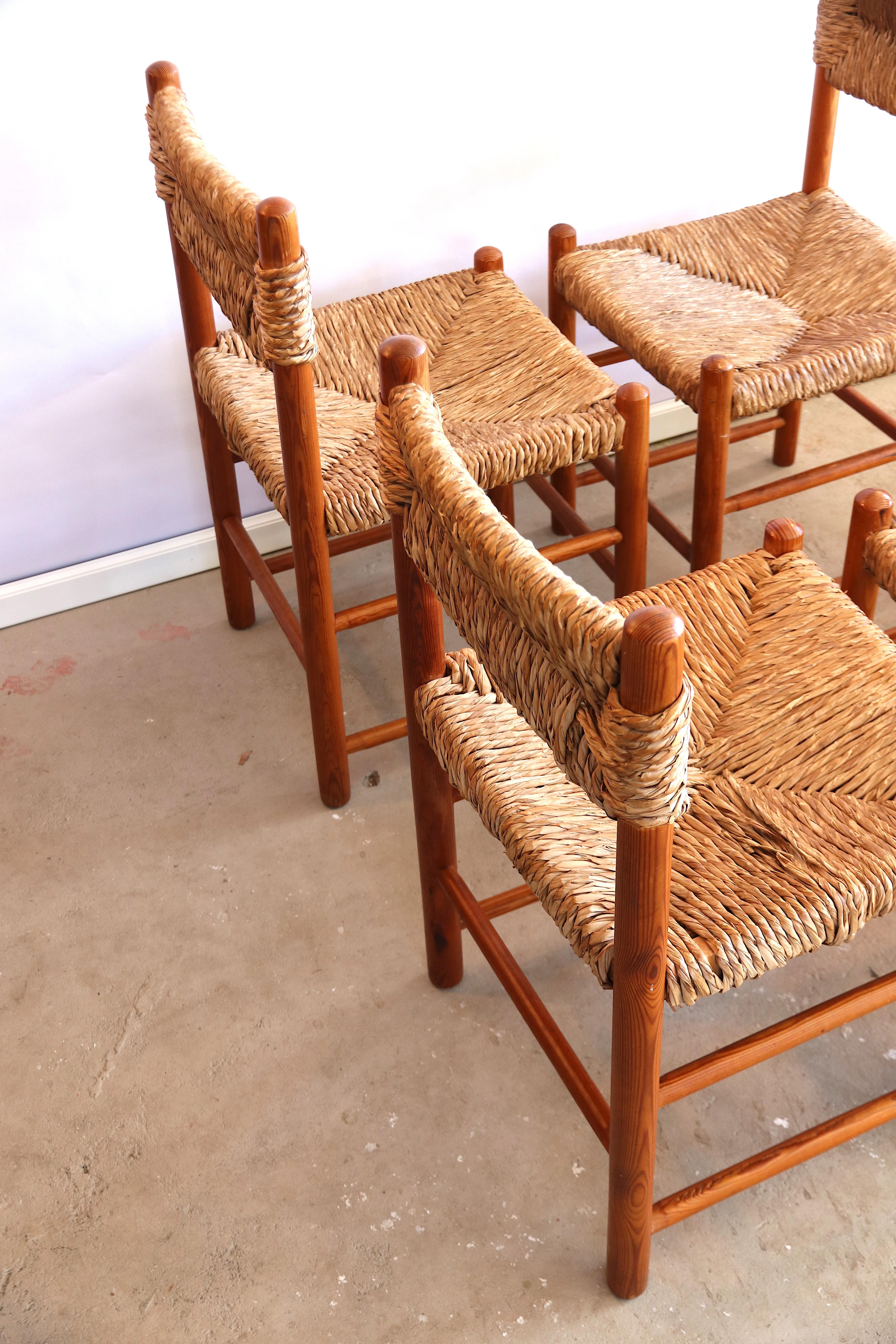 Charlotte Perriand Dordogne Stroh-Esszimmerstuhl für Robert Sentou, 4 Stück verfügbar (Moderne der Mitte des Jahrhunderts) im Angebot