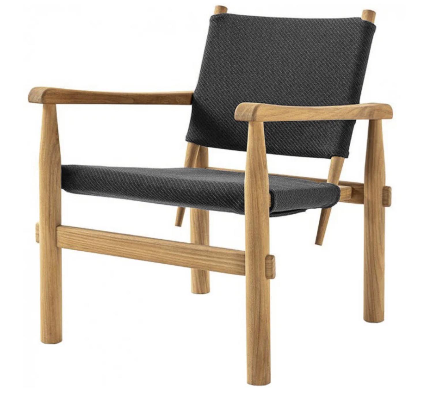 Charlotte Perriand Doron Hotel Outdoor-Sessel für Cassina 

Bereits in der Linie für die Inneneinrichtung stellt Cassina eine Version aus massivem Teakholz für den Außenbereich des ikonischen Design-Sessels Doron Hotel vor: bequem, substanziell, mit