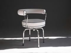 Chaise pivotante LC7 Charlotte Perriand pour Cassina