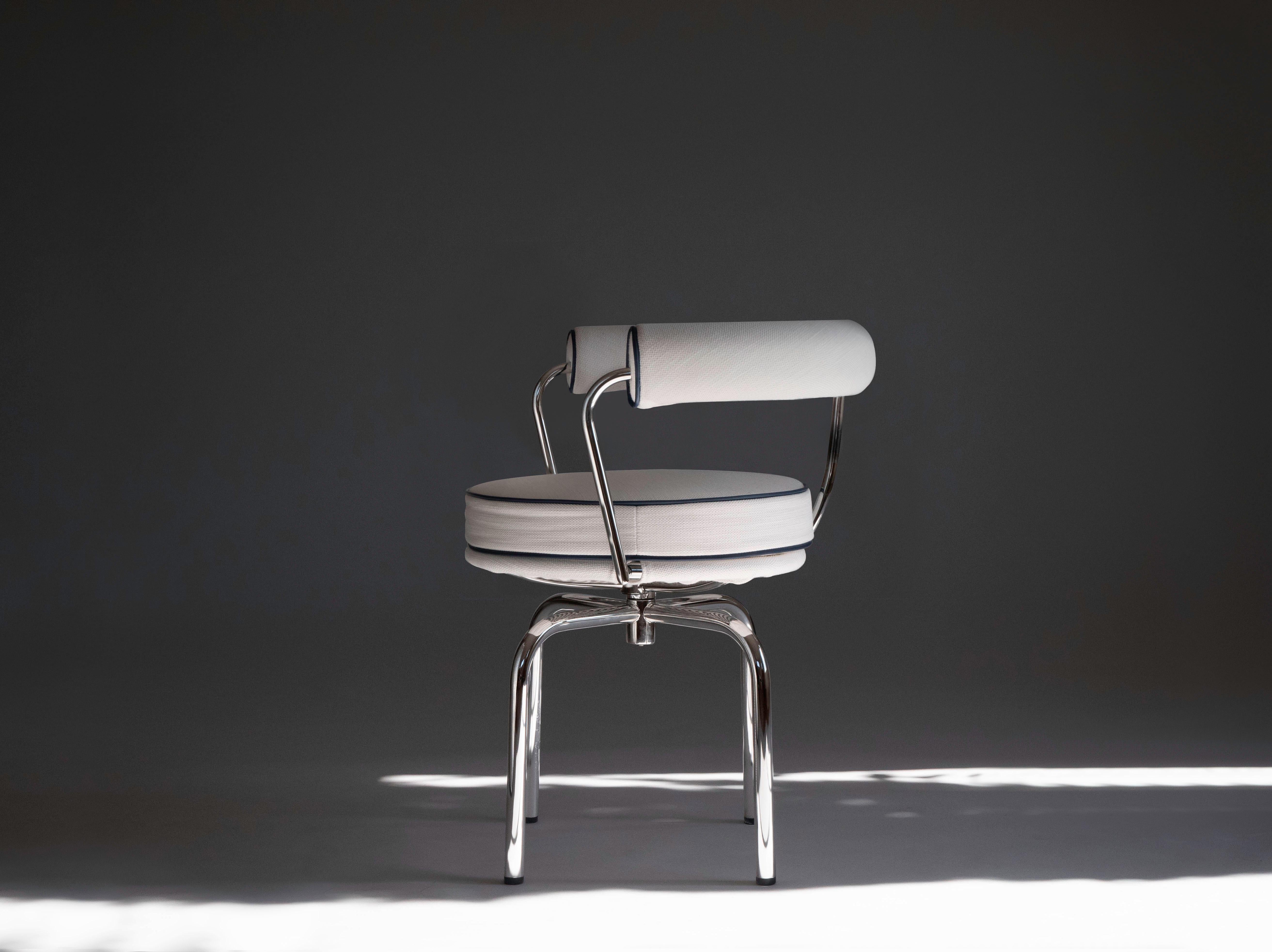 Charlotte Perriand for Cassina LC7 Swivel Chair / Fauteuil Tournant In Good Condition In Los Angeles, CA