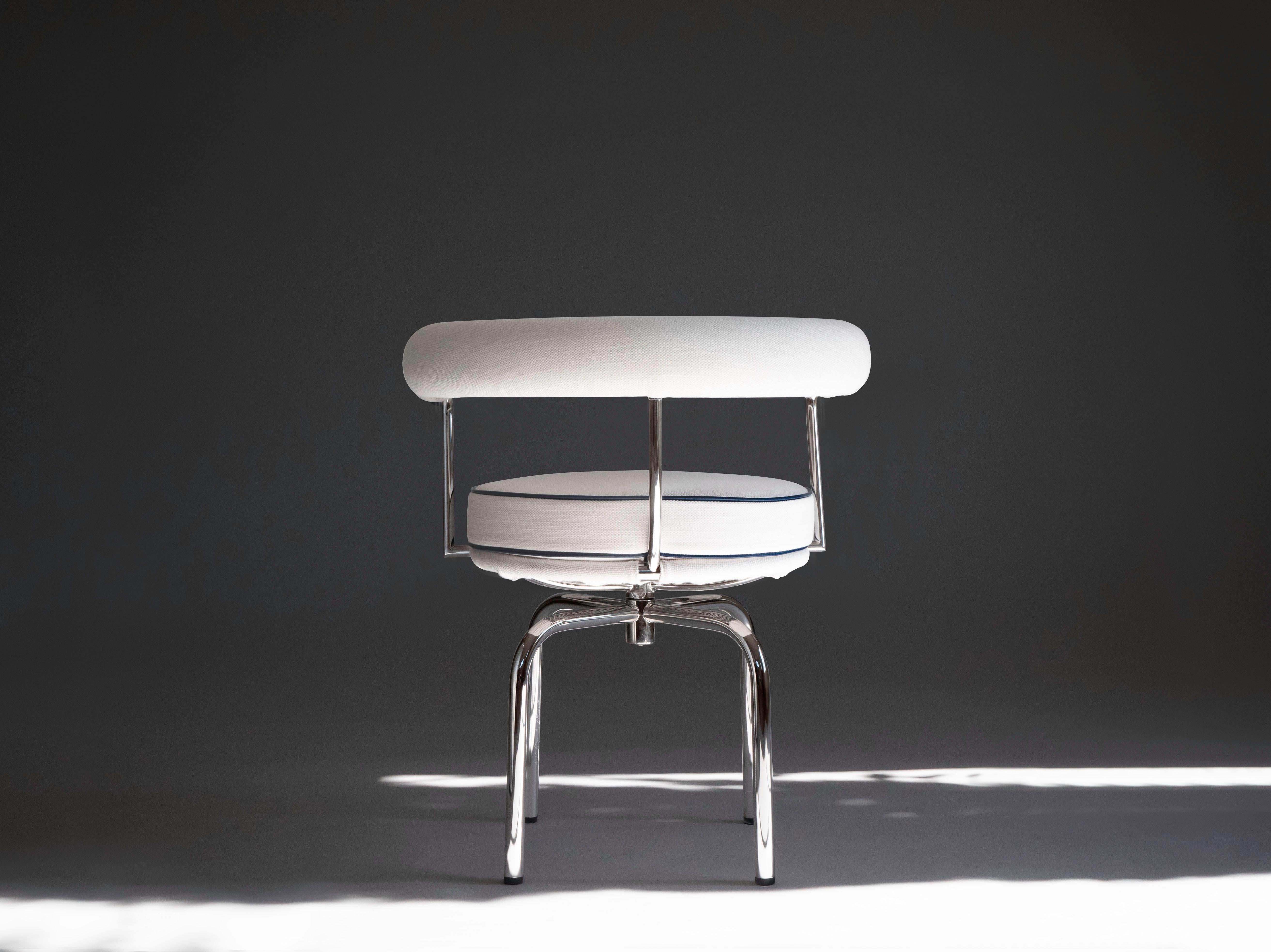 Leather Charlotte Perriand for Cassina LC7 Swivel Chair / Fauteuil Tournant