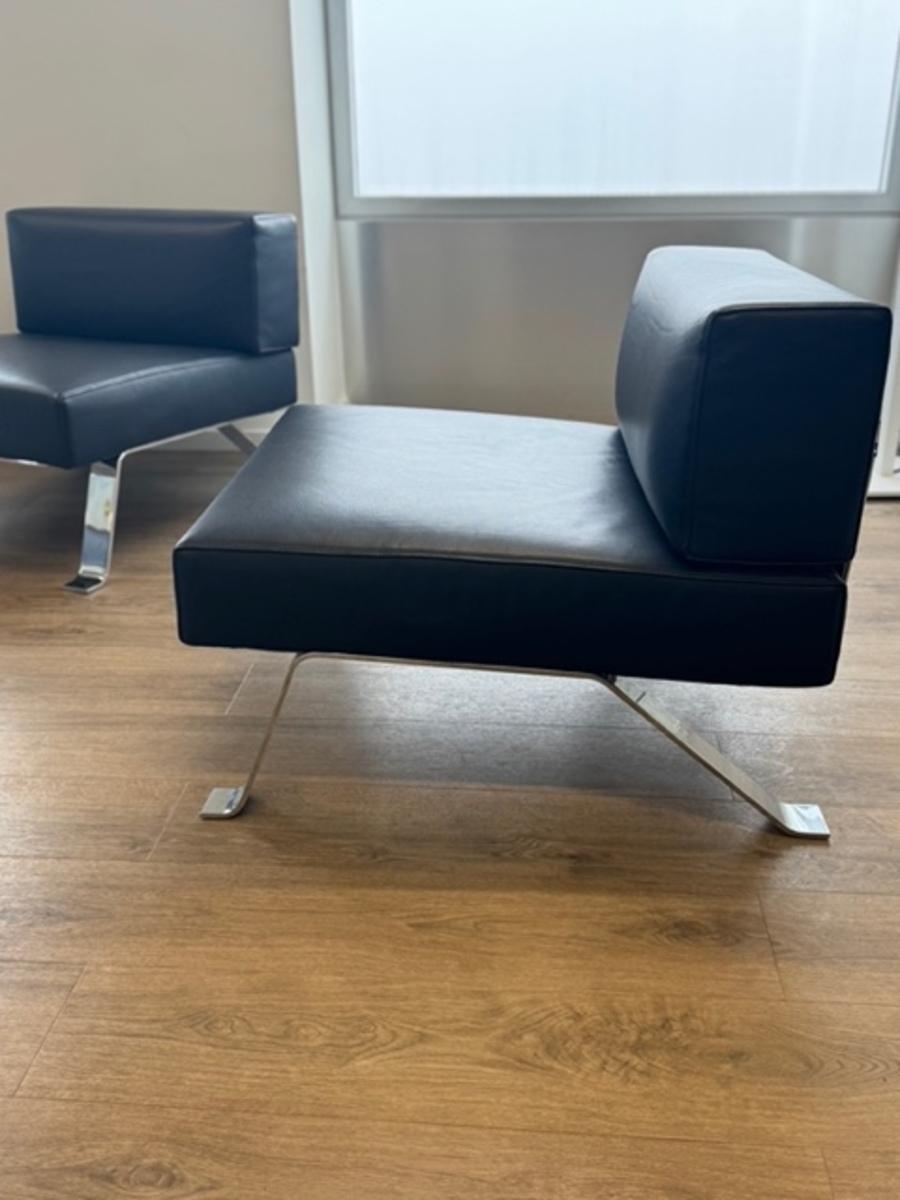 Charlotte Perriand pour Cassina : paire de fauteuils en vente 3
