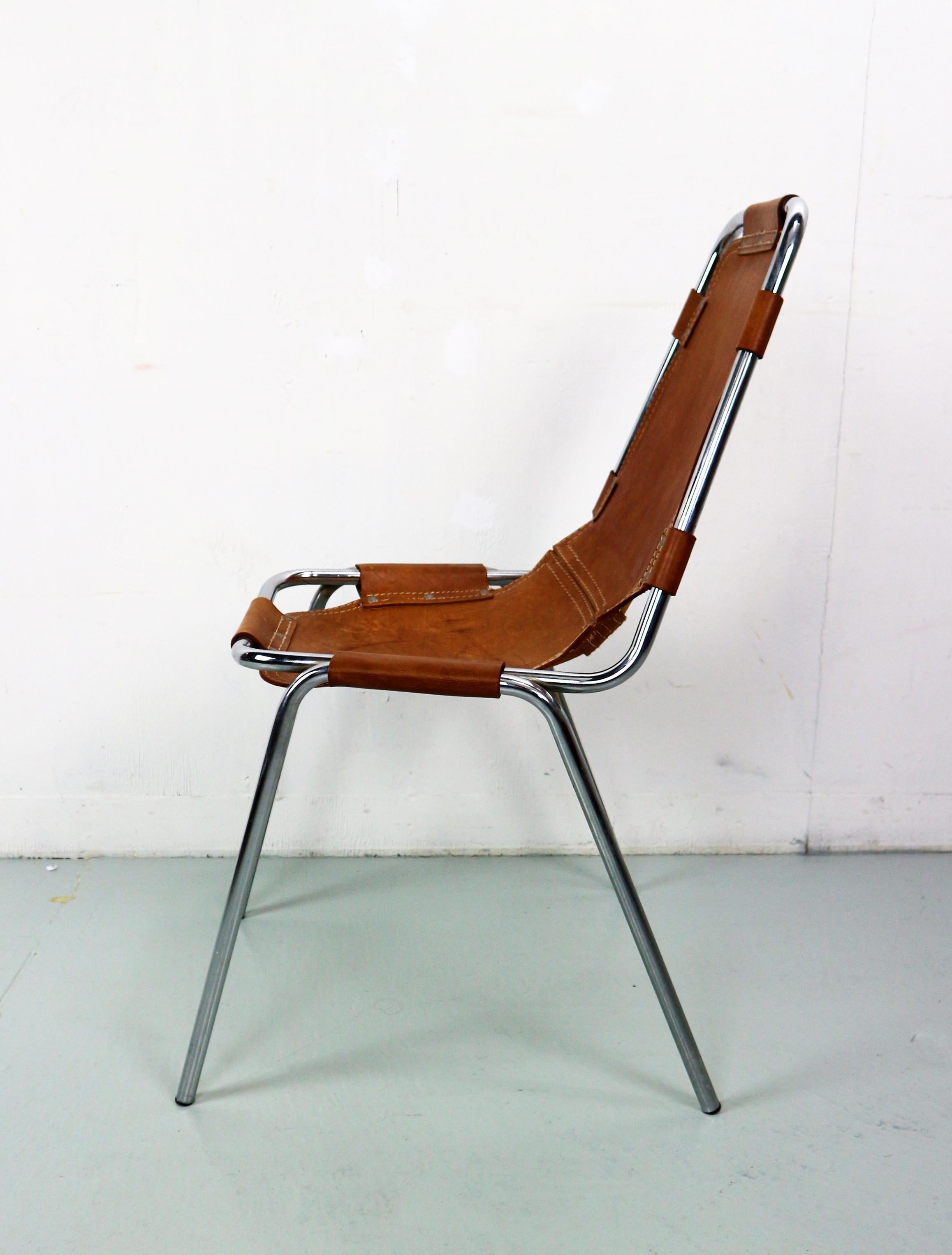 Français Ensemble de 2 chaises d'appoint originales en cuir Charlotte Perriand pour « Les Arc », 1960 en vente