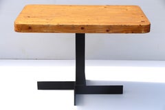 Table basse ou d'appoint en pin 1600 Charlotte Perriand pour Les Arcs