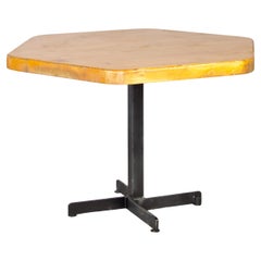 Charlotte Perriand para la mesa de comedor de Les Arcs
