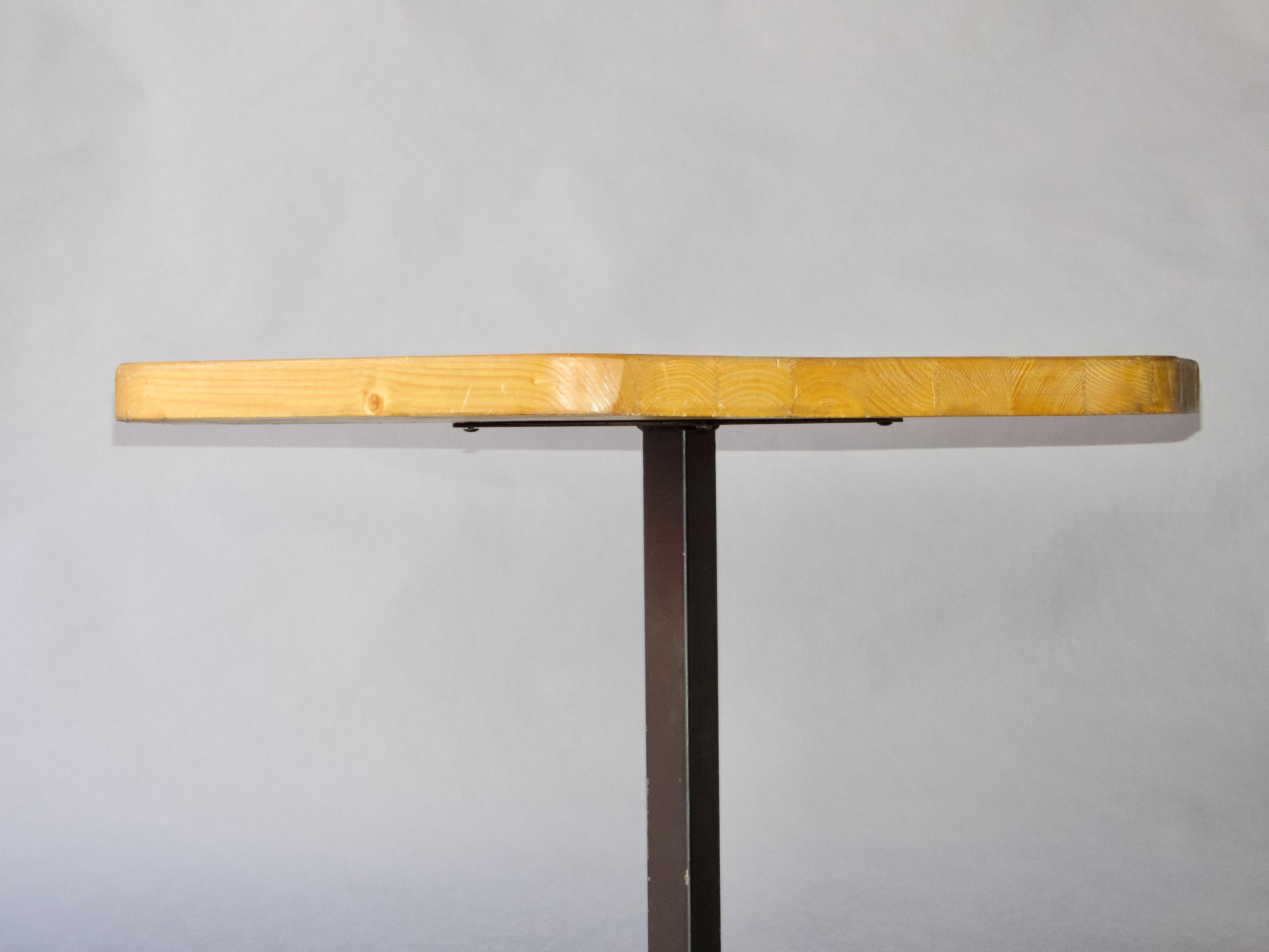 Table de salle à manger en pin Charlotte Perriand pour les Arcs Bon état - En vente à grand Lancy, CH
