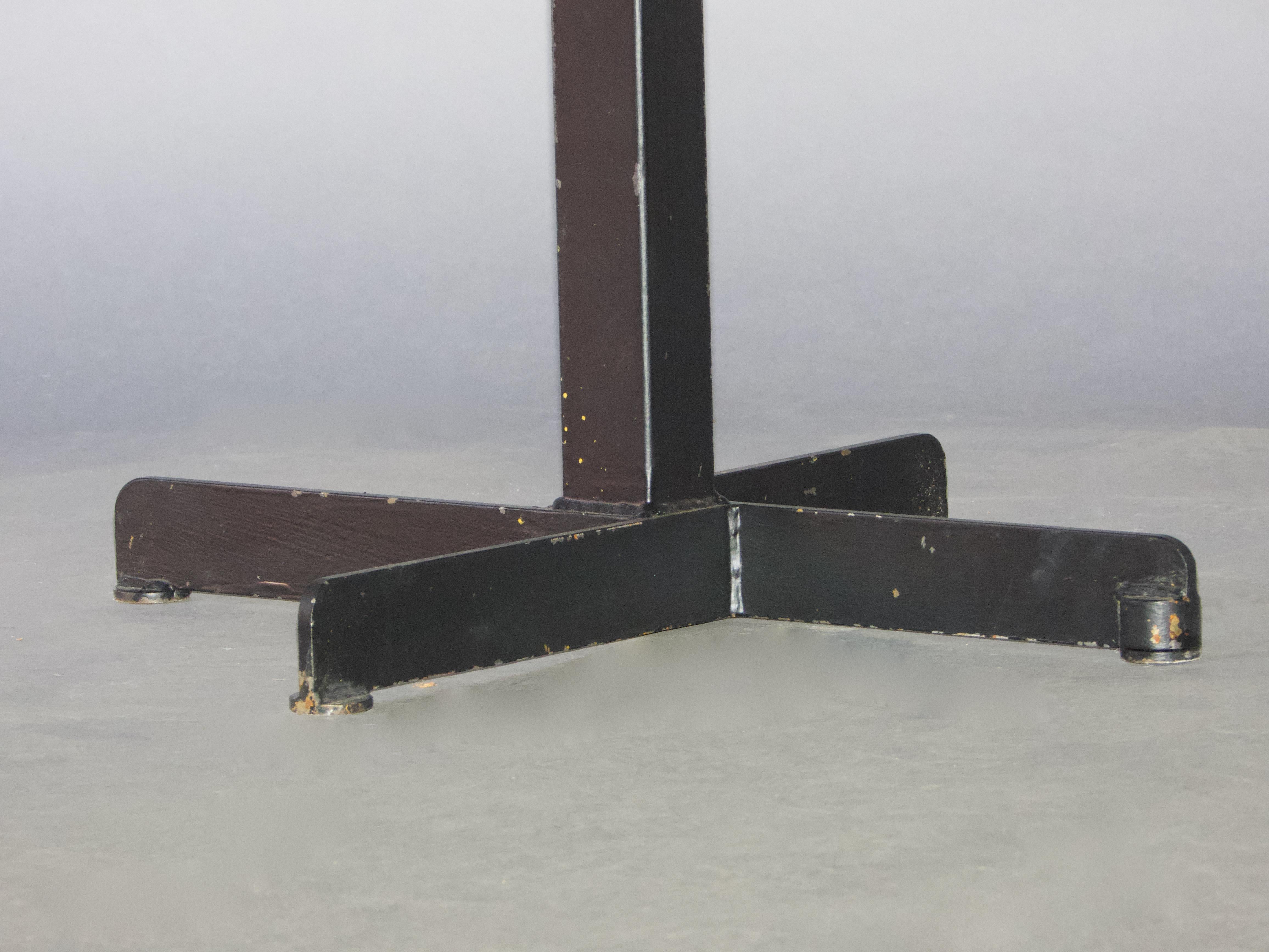 Métal Table de salle à manger en pin Charlotte Perriand pour les Arcs en vente