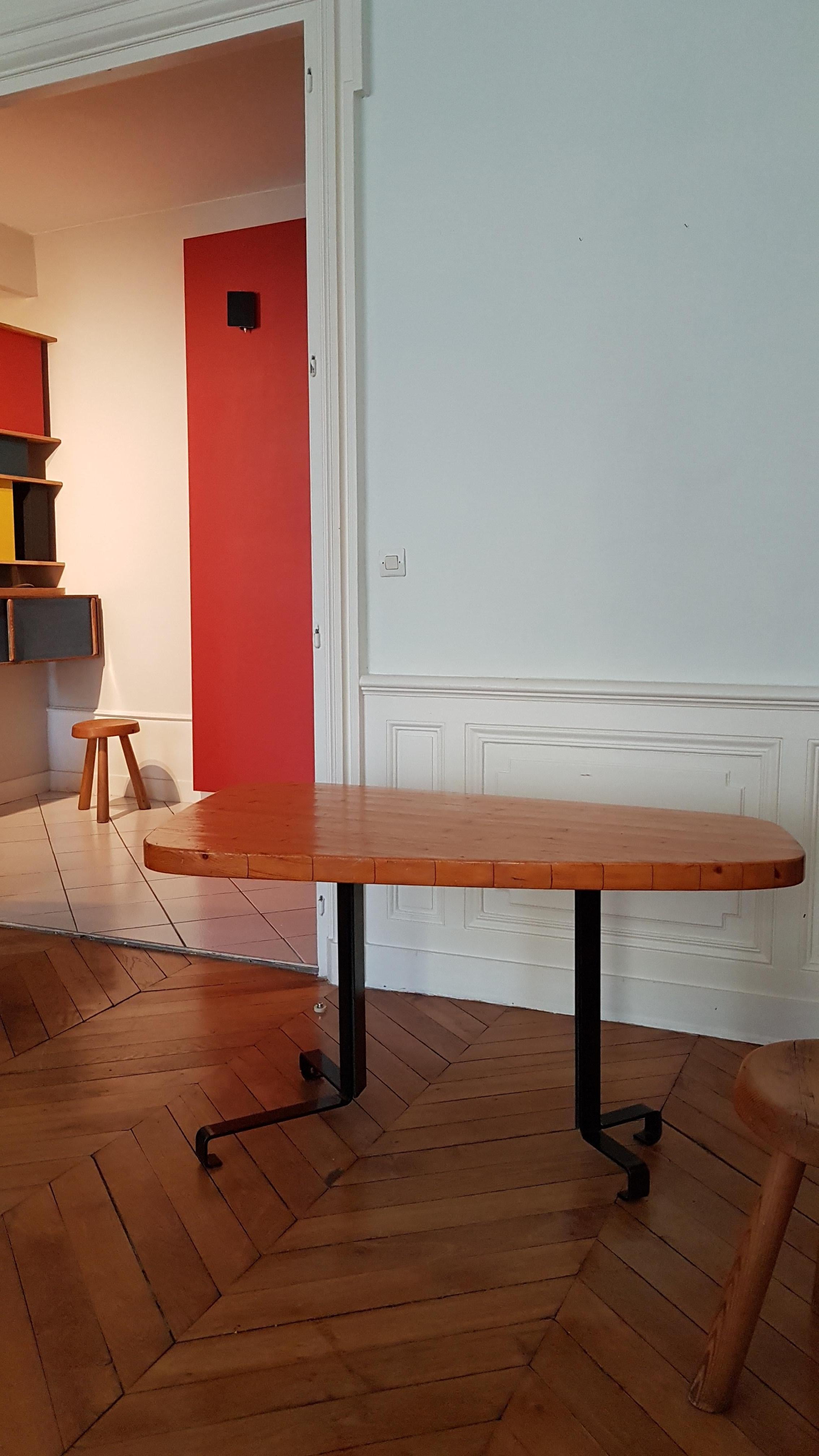 Charlotte Perriand Freeform Table in Pinewood from 1960 For Sale 4