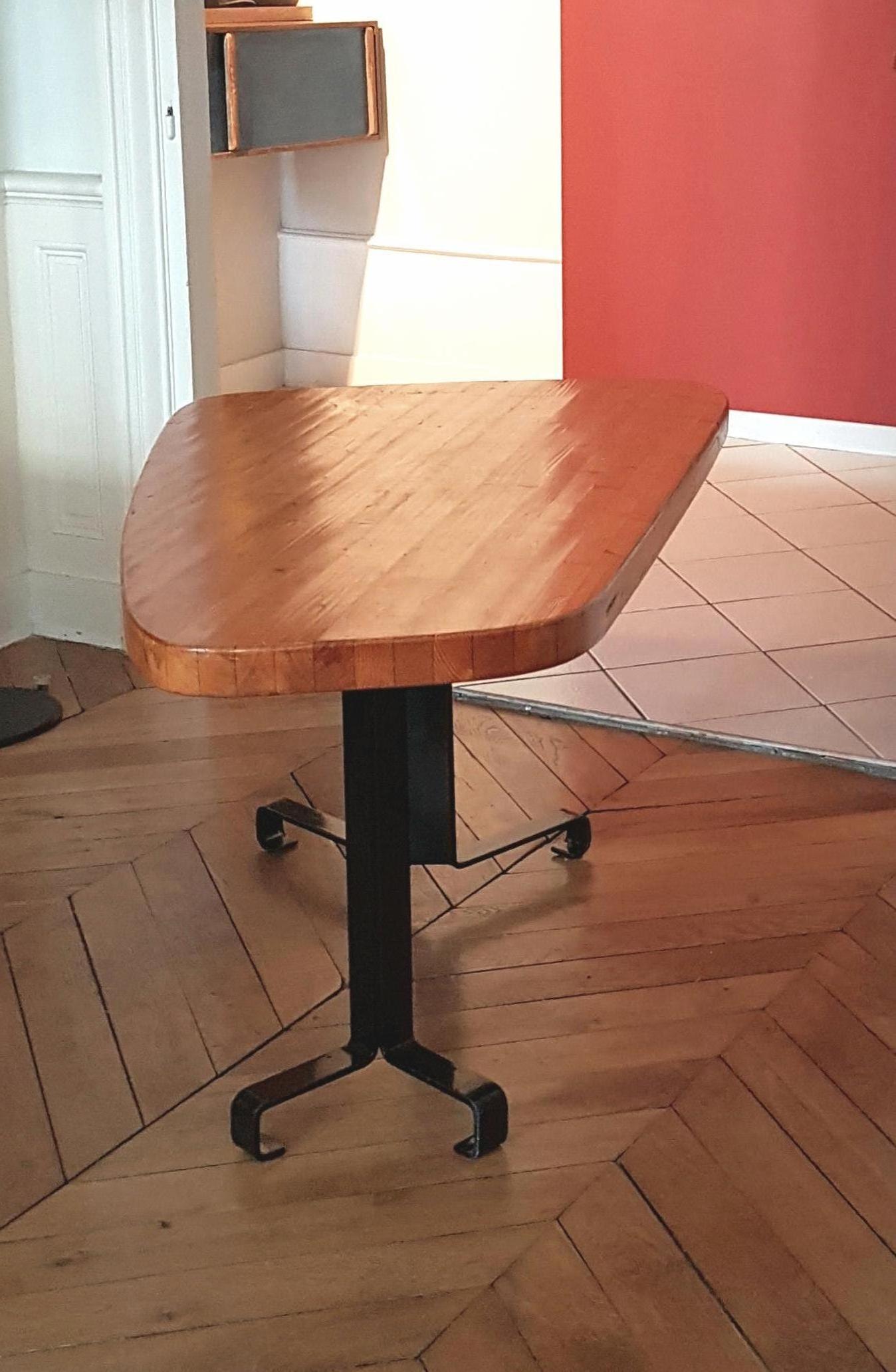 Metal Charlotte Perriand Freeform Table in Pinewood from 1960 For Sale