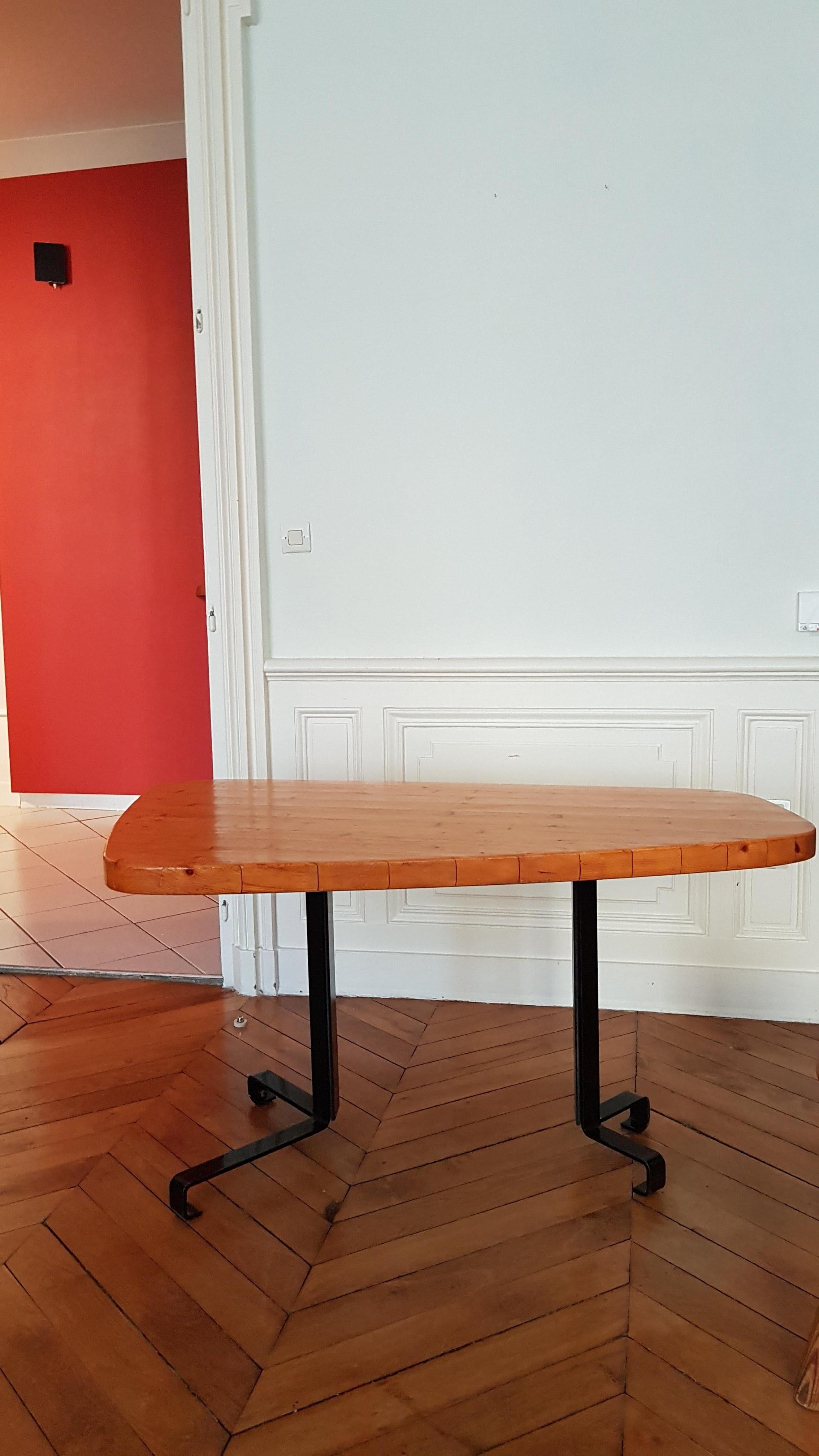 Charlotte Perriand Freeform Table in Pinewood from 1960 For Sale 1