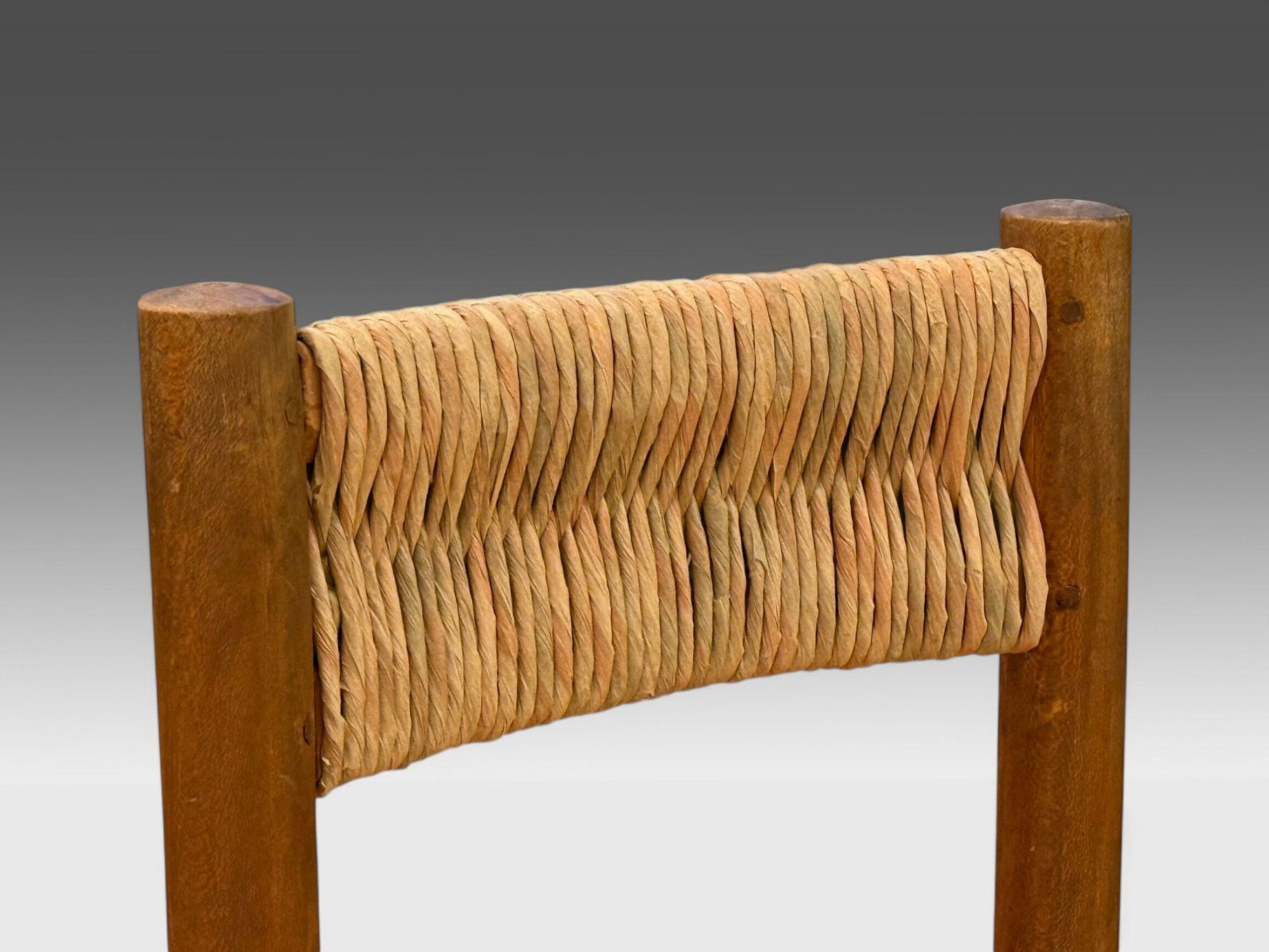 Charlotte Perriand, Française du milieu du siècle, Chaises Meribel à dossier de paille c. 1946 en vente 4