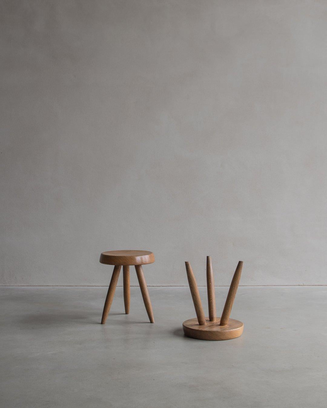 Charlotte Perriand High Berger Stool in Gold Toned Oak Wood, France, circa 1965 In Good Condition For Sale In Hasselt, VLI