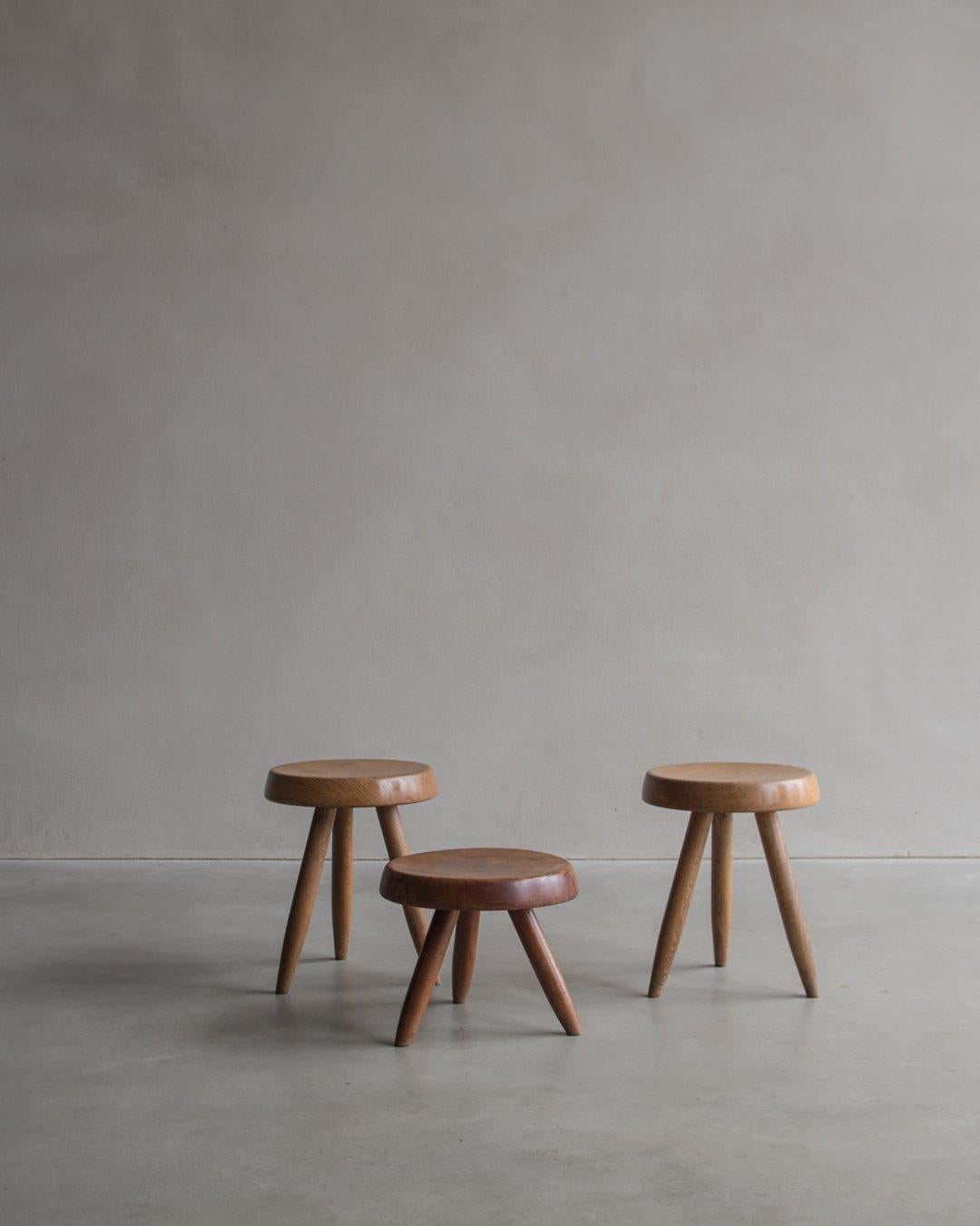 Charlotte Perriand High Berger Stool in Gold Toned Oak Wood, France, circa 1965 For Sale 1