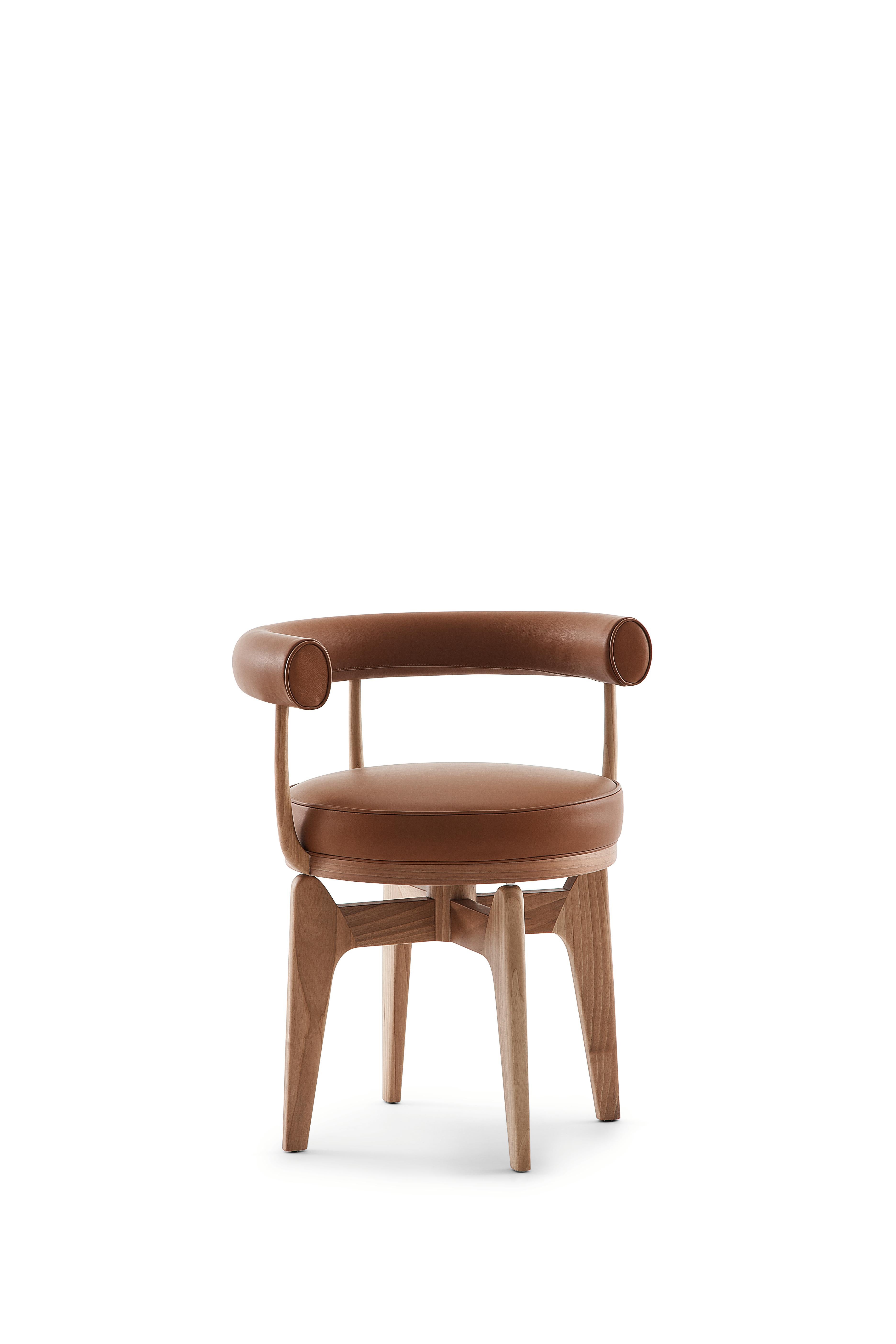 Charlotte Perriand Fauteuil Indochine
Fabriqué par Cassina en Italie.

Ce fauteuil pivotant est une reprise du LC7, dont la structure est en métal tubulaire, œuvre de Charlotte Perriand en 1927. Il a ensuite été exposé avec d'autres meubles que