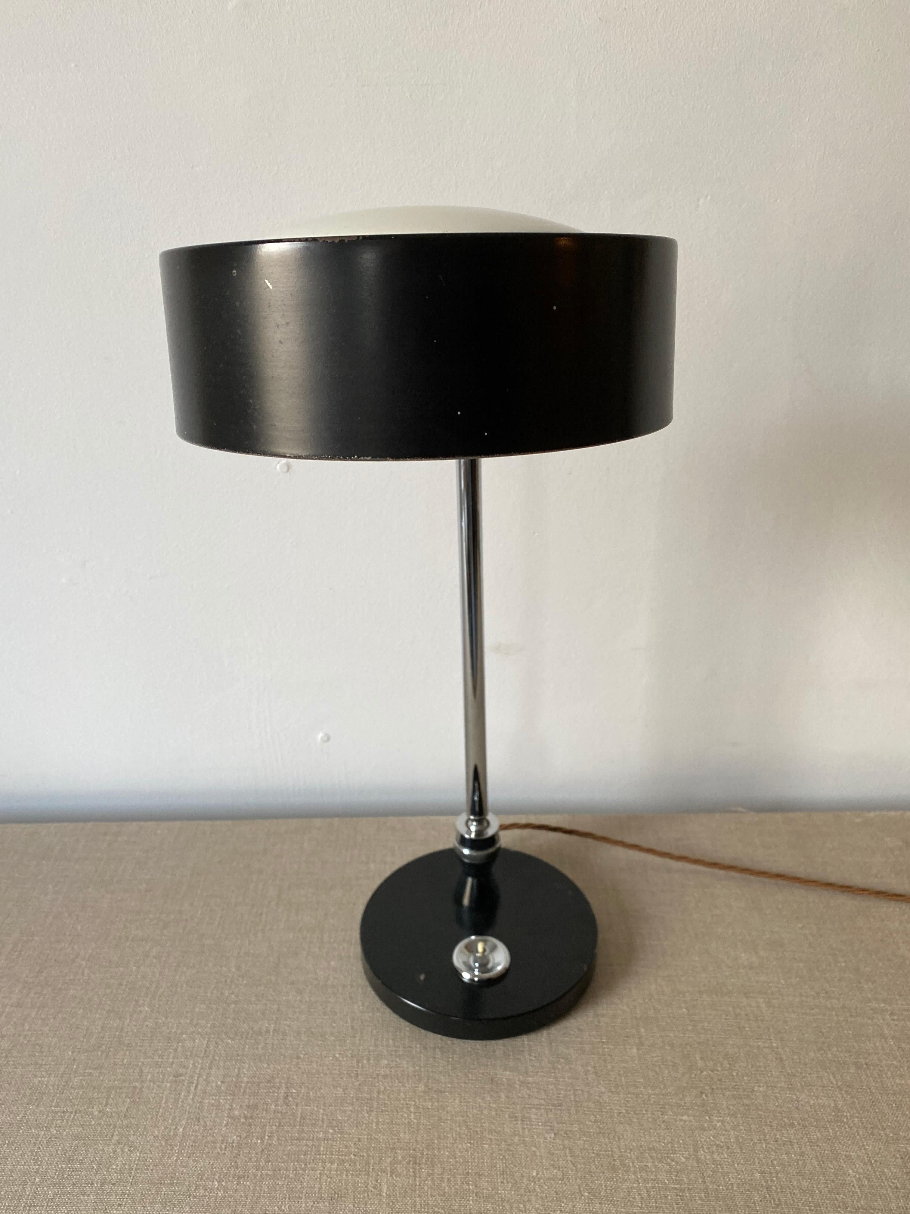 Français Lampe de bureau Jumo Charlotte Perriand en vente