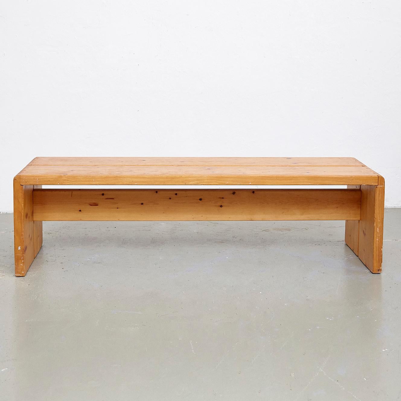 Bench designed by Charlotte Perriand for Les Arcs ski resort circa 1960, manufactured in France.
Pinewood.

In original condition, with wear consistent with age and use, preserving a beautiful patina.

Charlotte Perriand (1903-1999) She was