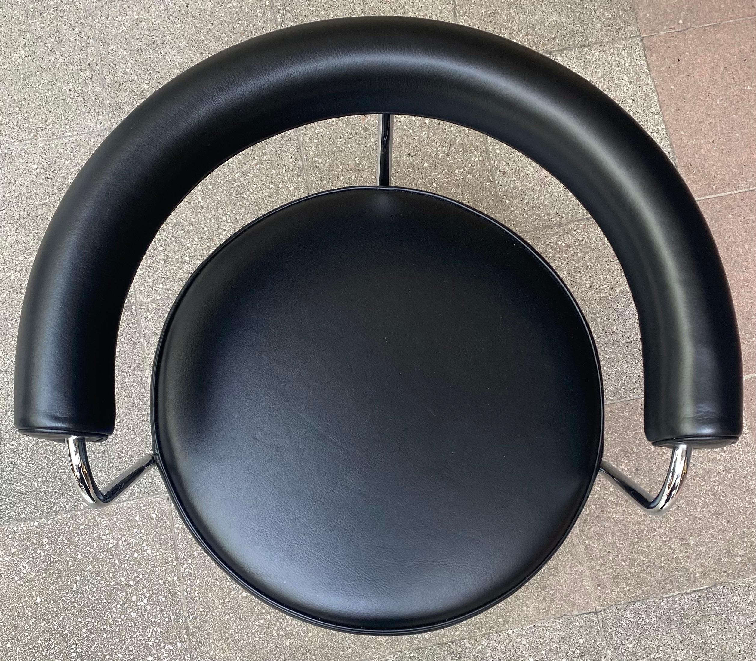 Charlotte Perriand Black Swivel Chair Cassina Edition  In Good Condition In Saint ouen, FR