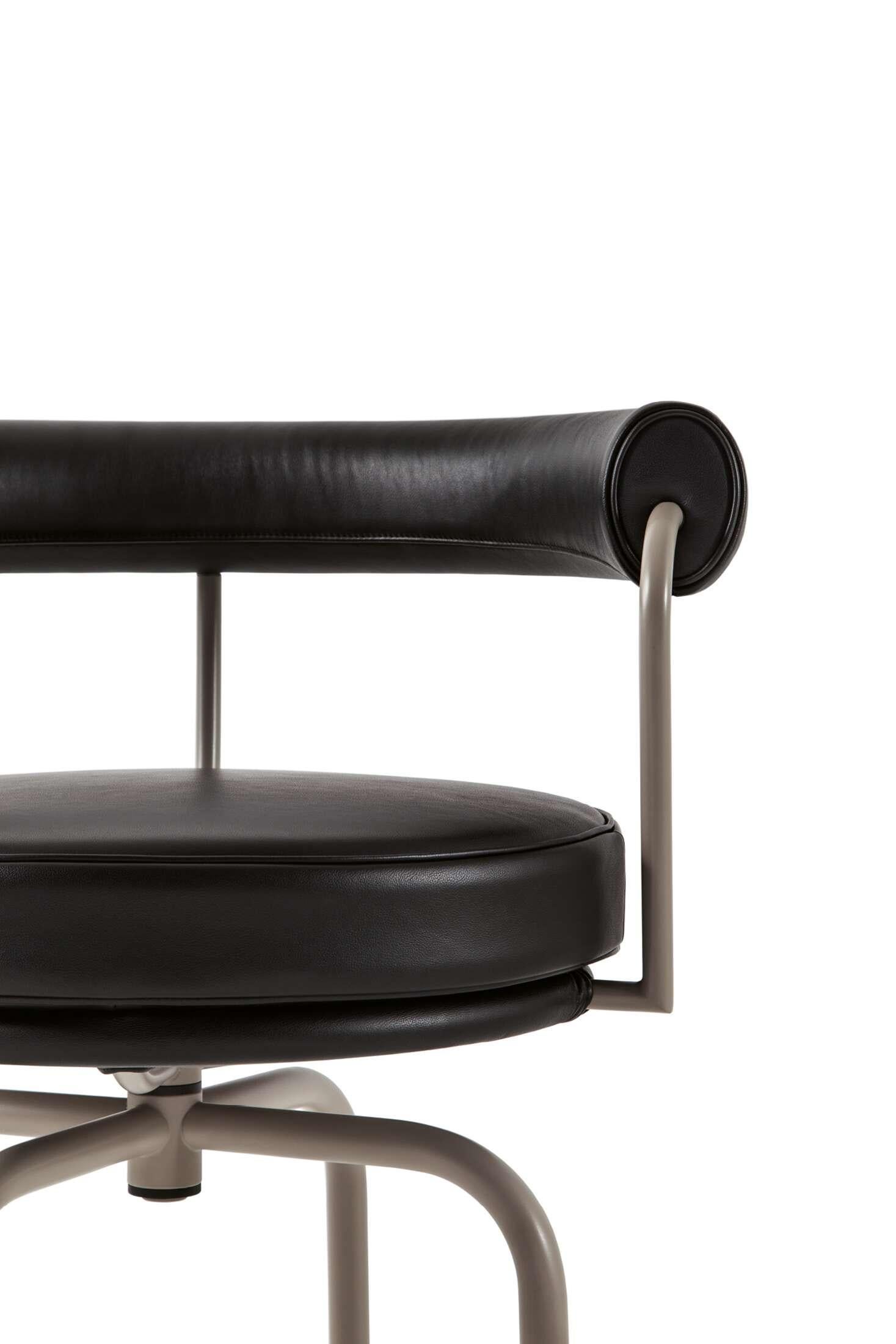 Charlotte Perriand LC7 Stuhl für Cassina Fauteuil Tournant, Italien – neu (Moderne der Mitte des Jahrhunderts) im Angebot