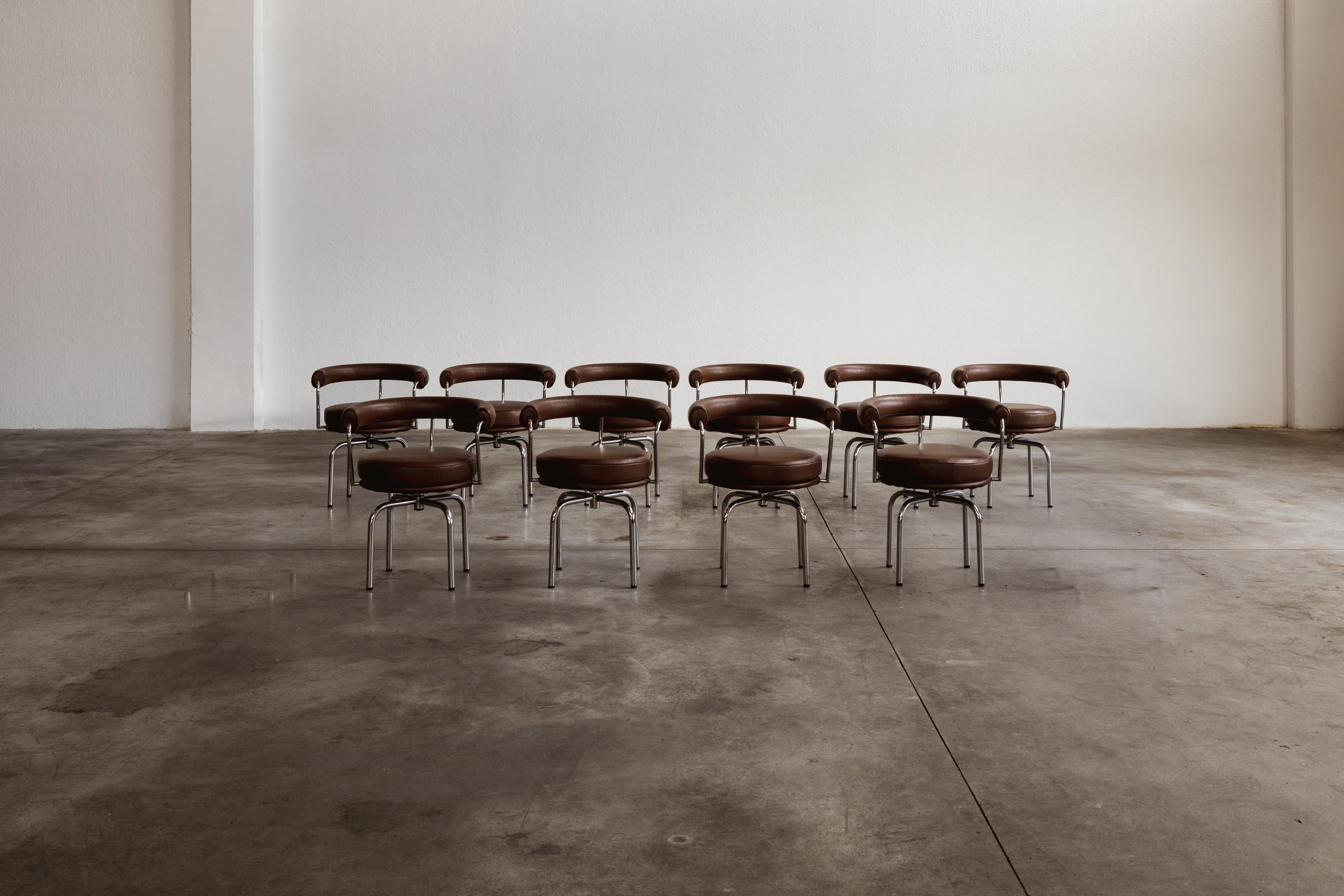 Charlotte Perriand, Pierre Jeanneret and Le Corbusier “LC7” dining chairs for Cassina, brown leather and black metal, Italy, 1927, set of ten

An icon with a versatile and functional soul, the 