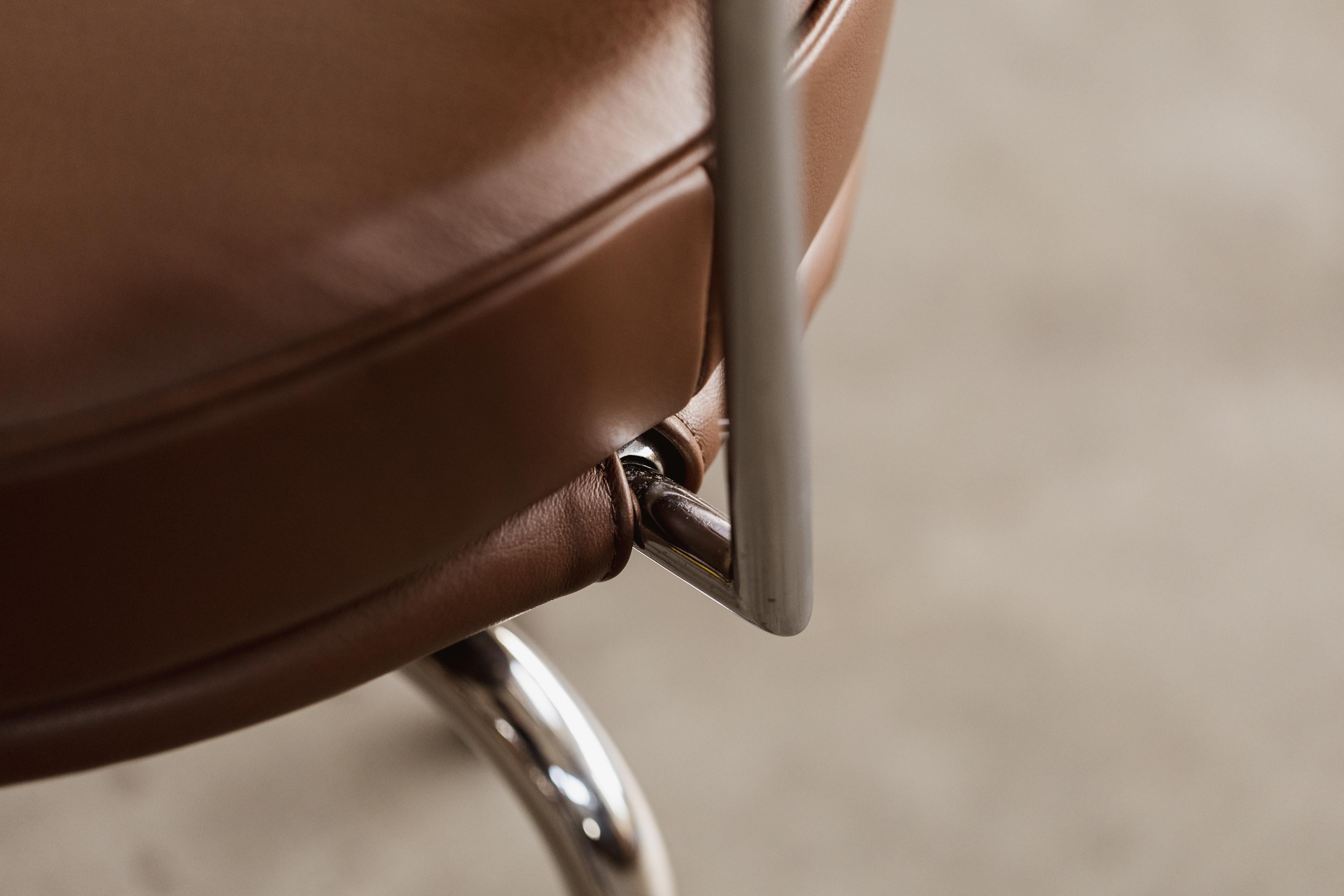 Charlotte Perriand “LC7” Chairs for Cassina, 1927, Brown Leather, Set of 10 (Leder) im Angebot