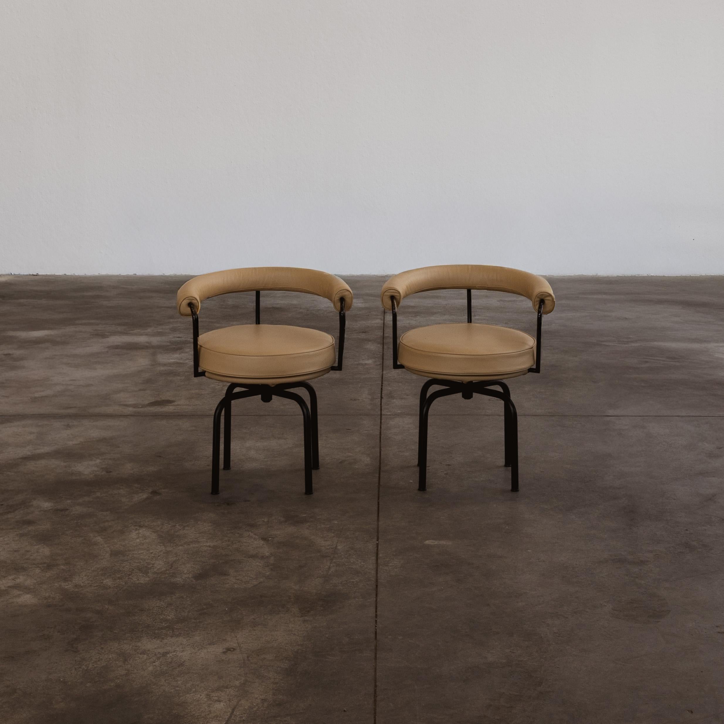 Charlotte Perriand, Pierre Jeanneret and Le Corbusier “LC7” dining chairs for Cassina, sand beige leather and black metal, Italy, 1927, set of two.

An icon with a versatile and functional soul, the 