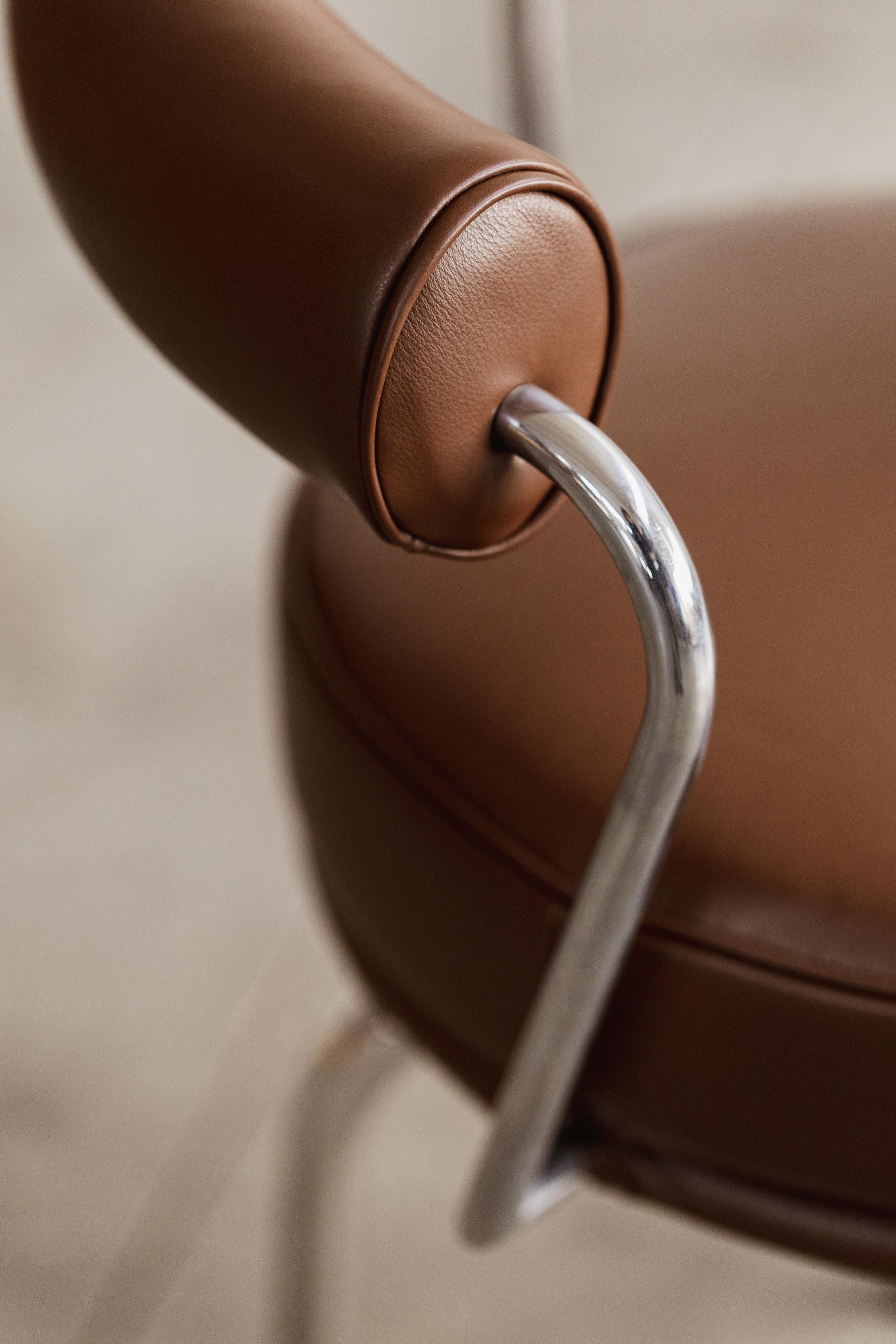 Charlotte Perriand LC7 Esszimmerstühle für Cassina, 1927, 2er-Set im Angebot 8