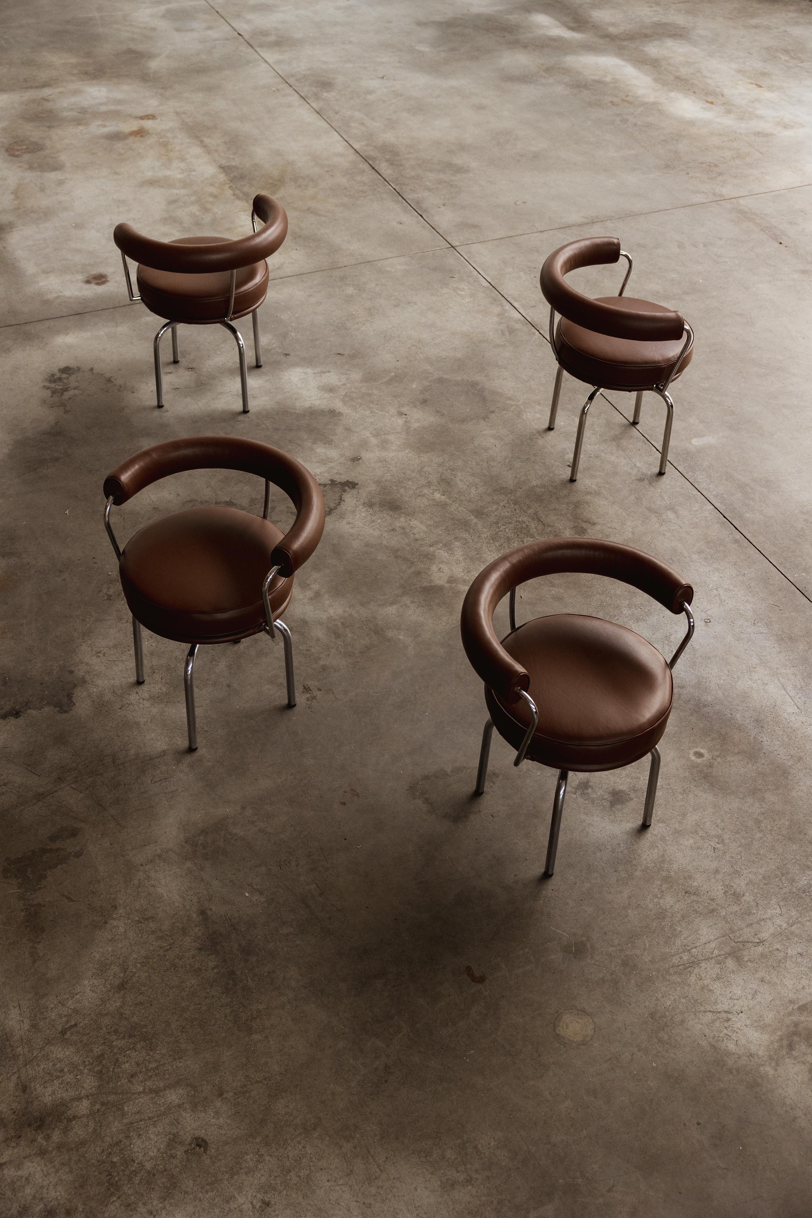 Charlotte Perriand “LC7” Dining Chairs for Cassina, 1927, Set of 4 in vendita 3