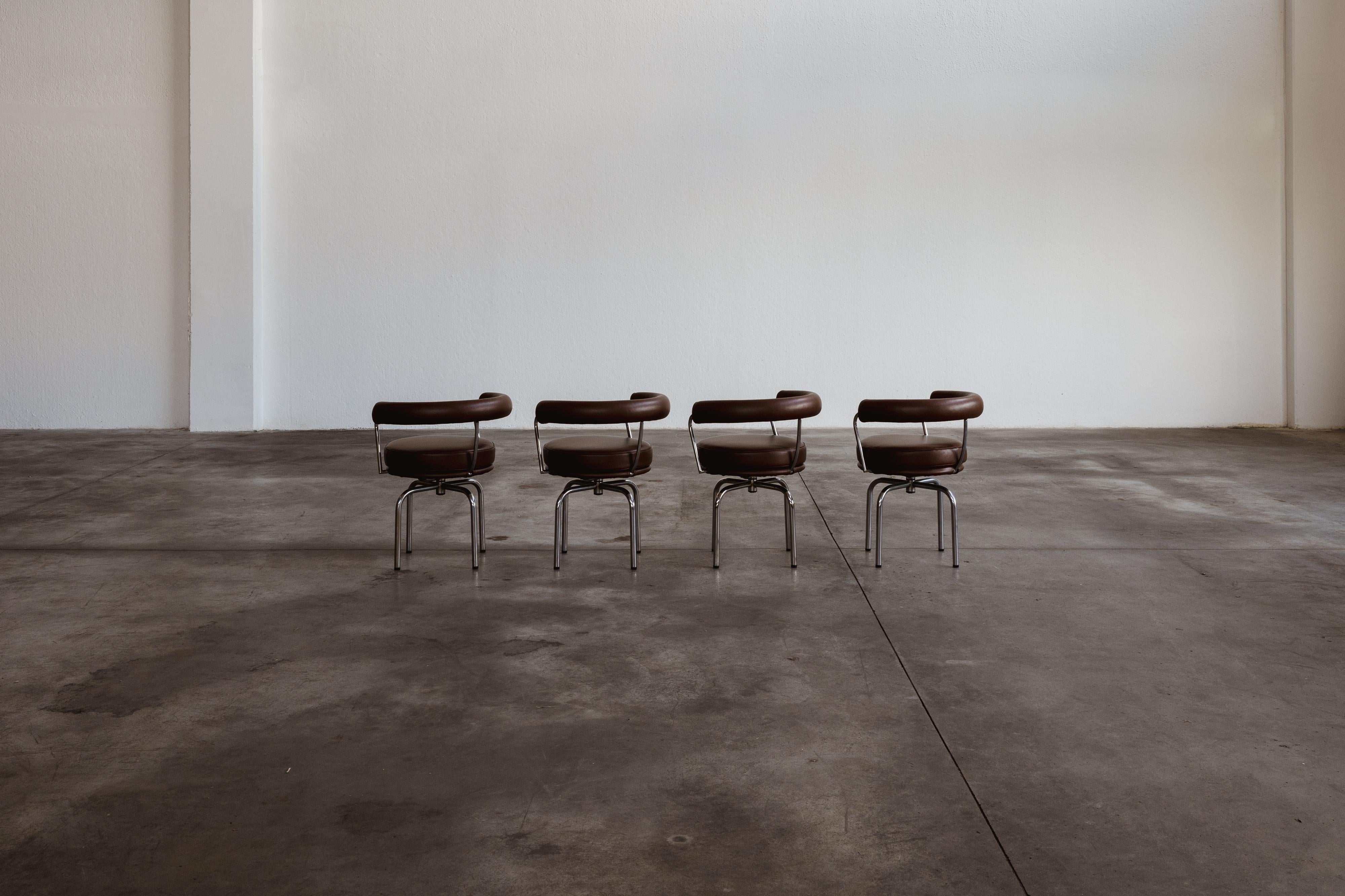 Charlotte Perriand “LC7” Dining Chairs for Cassina, 1927, Set of 4 in vendita 9