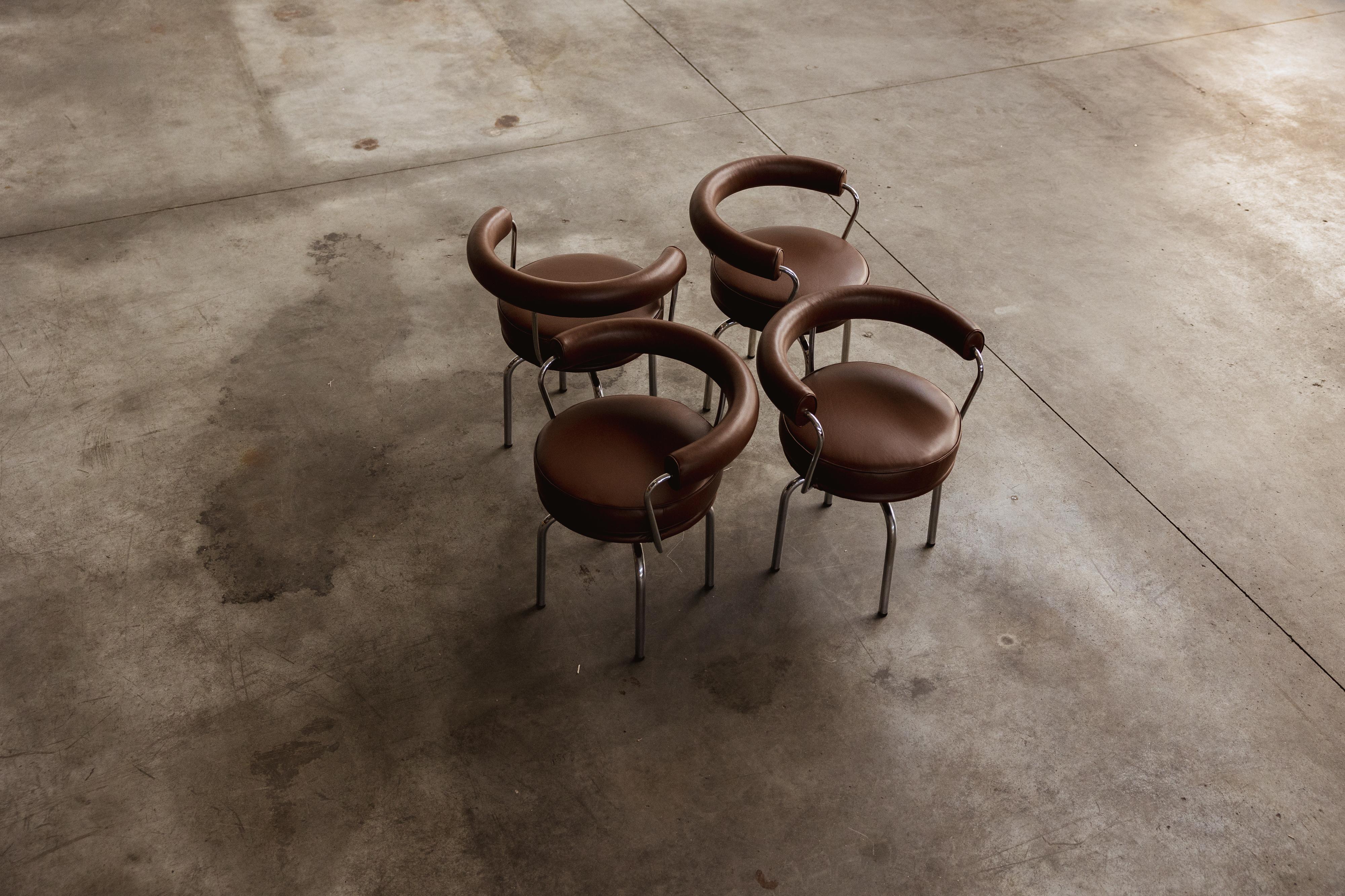 Charlotte Perriand “LC7” Dining Chairs for Cassina, 1927, Set of 4 in vendita 1
