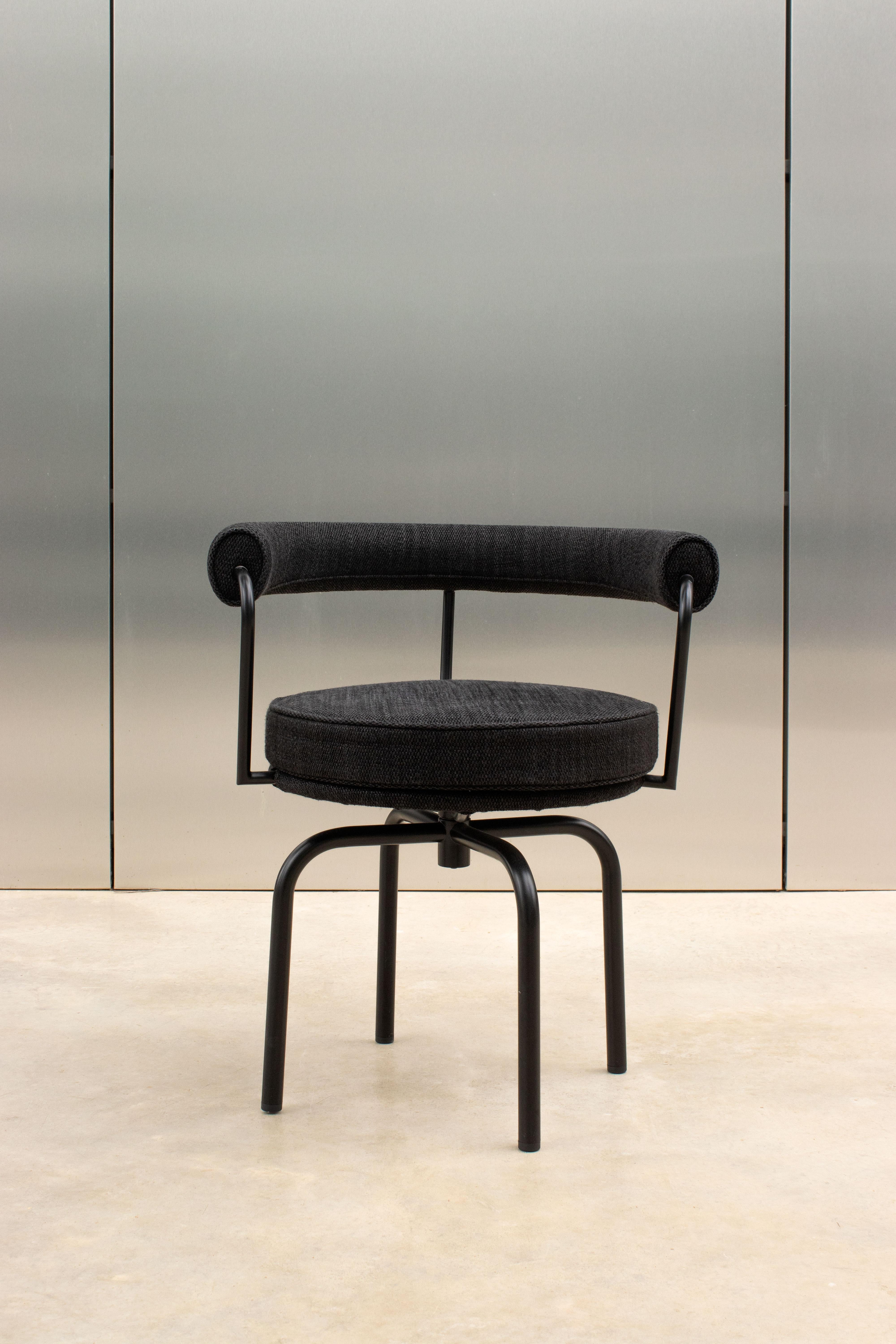Charlotte Perriand LC7 Texturierter schwarzer Stuhl für den Außenbereich von Cassina im Angebot 5