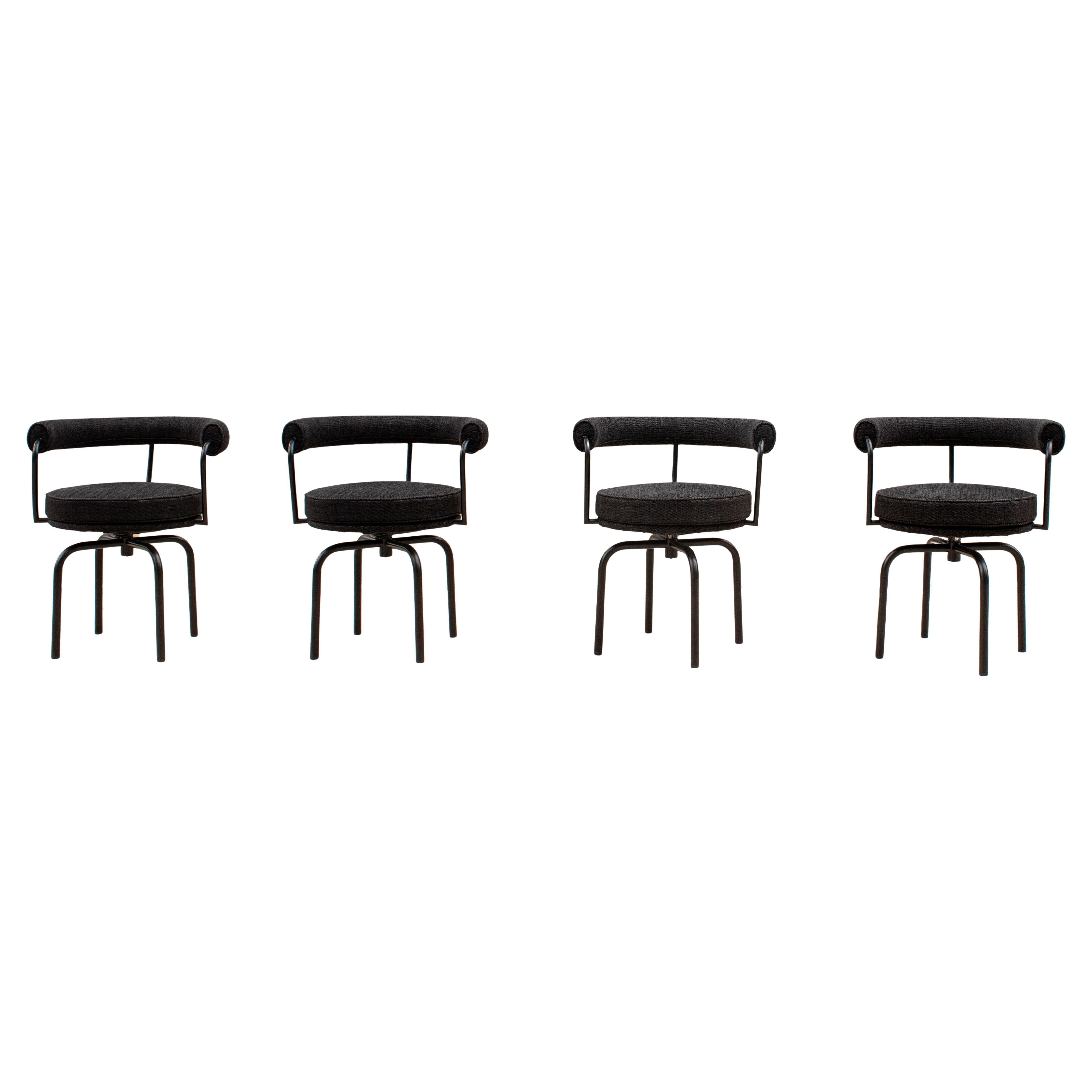 Charlotte Perriand LC7 Texturierter schwarzer Stuhl für den Außenbereich von Cassina